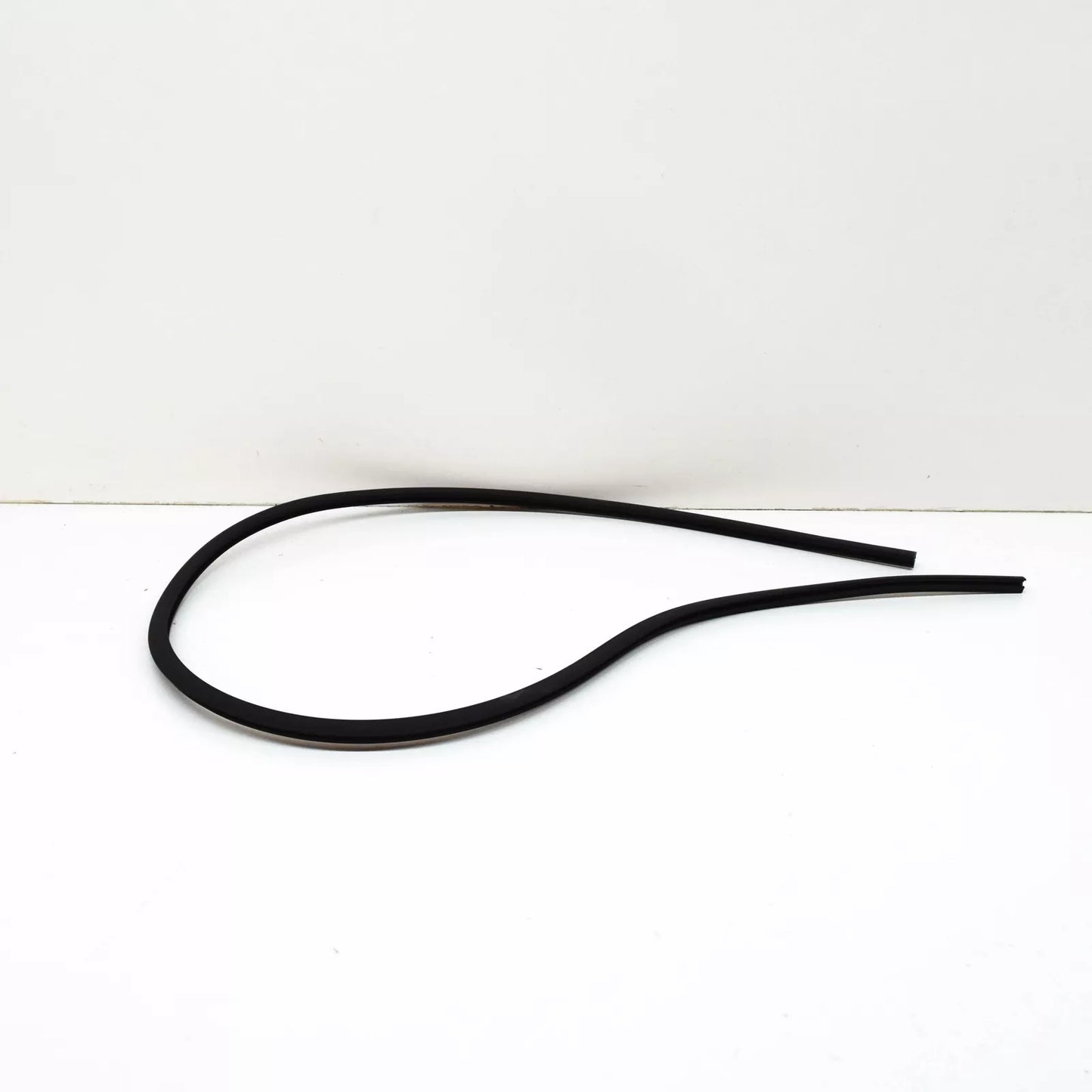 NEW BMW 3 TOURING E30 REAR WINDOW COVER STRIP 51311947248 1947248