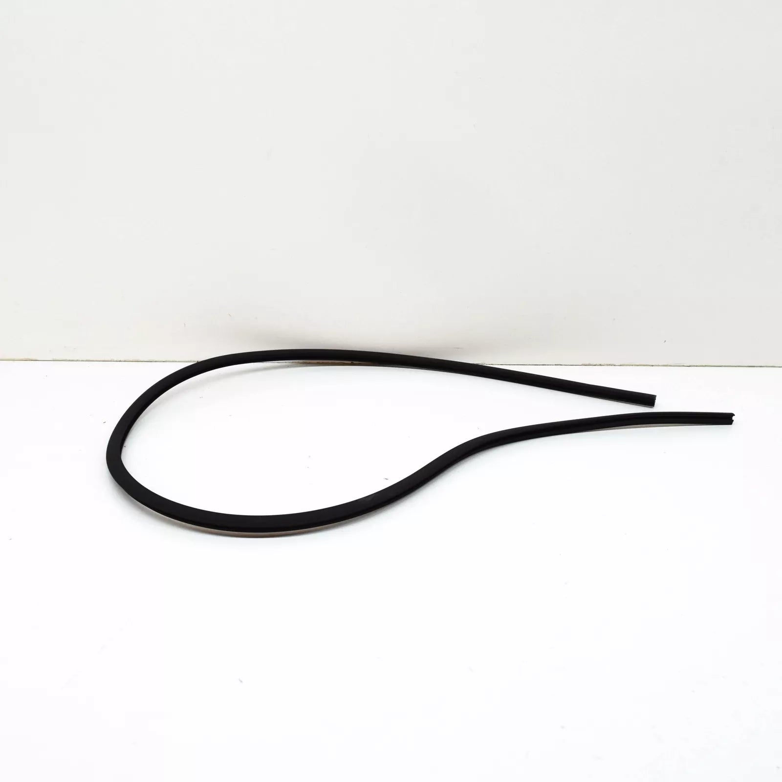 NEW BMW 3 TOURING E30 REAR WINDOW COVER STRIP 51311947248 1947248