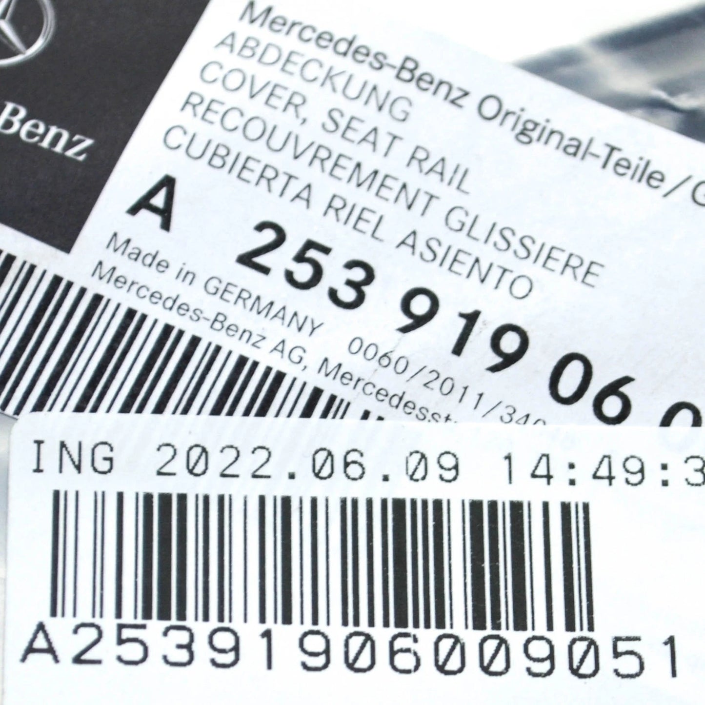 NEW MB GLC X253 FRONT RIGHT SEAT INNER LEFT RAIL COVER A25391906009051