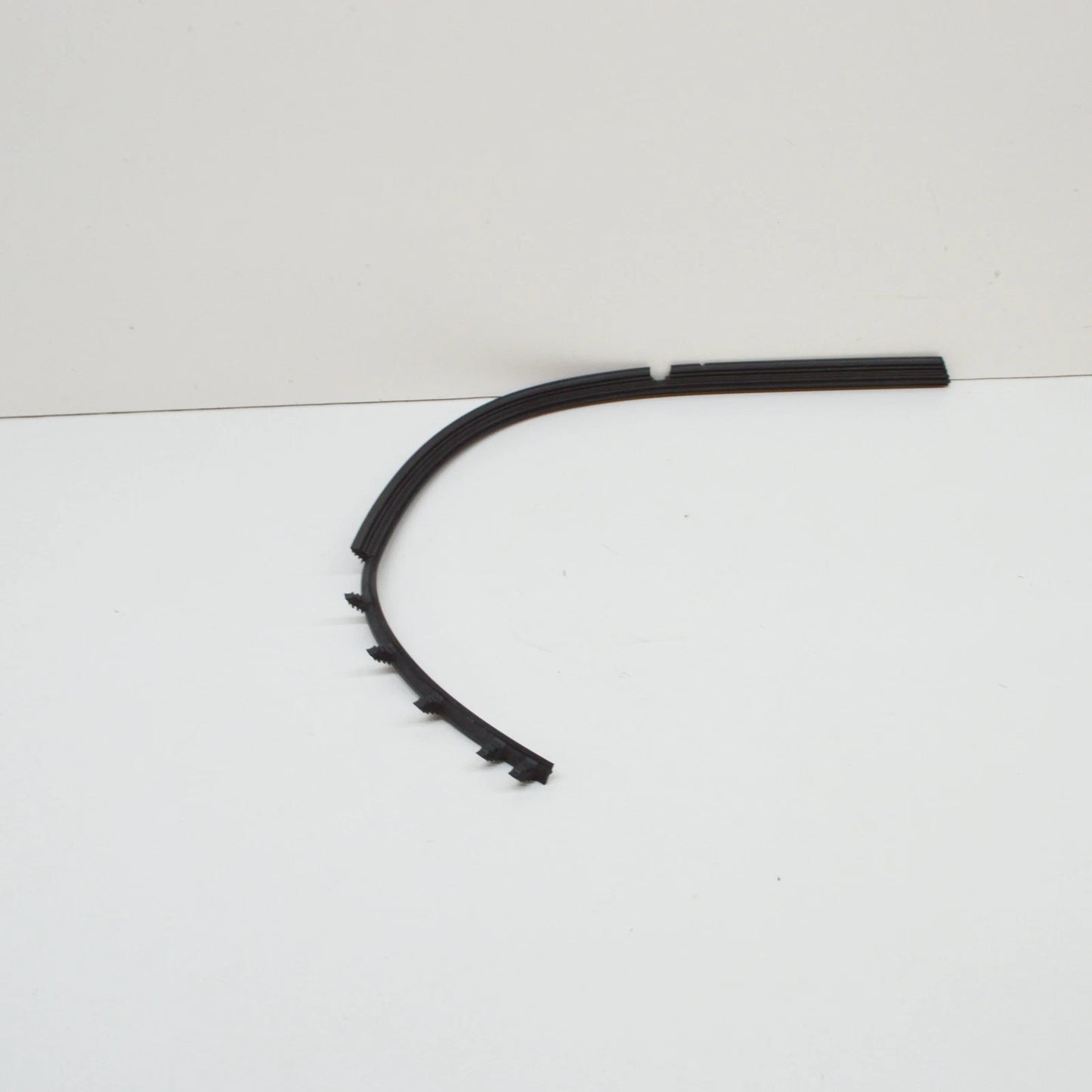 NEW MERCEDES-BENZ C W202 FRONT LEFT HEADLIGHT MOLDING SEAL A2028261780 ORIGINAL