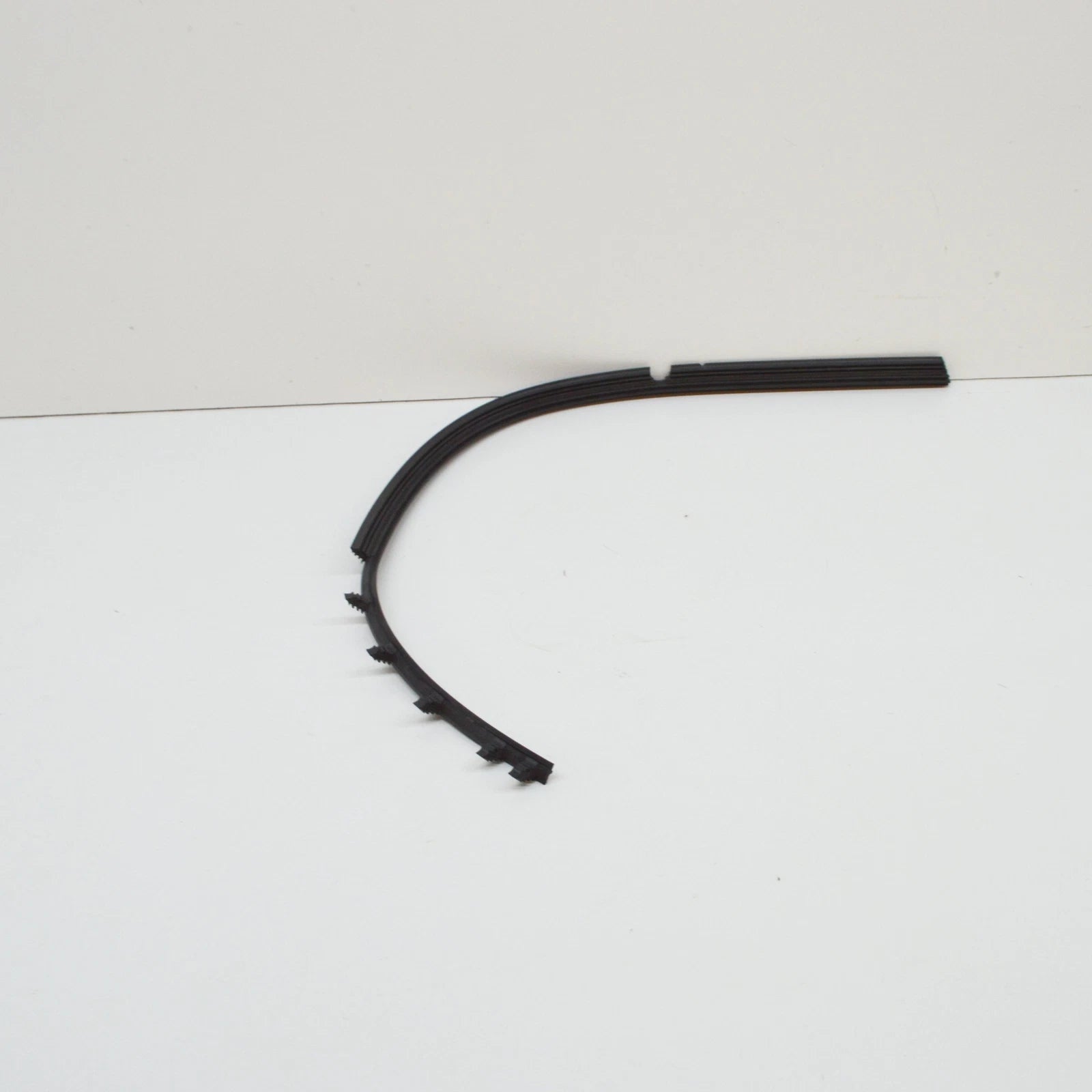 NEW MERCEDES-BENZ C W202 FRONT LEFT HEADLIGHT MOLDING SEAL A2028261780 ORIGINAL