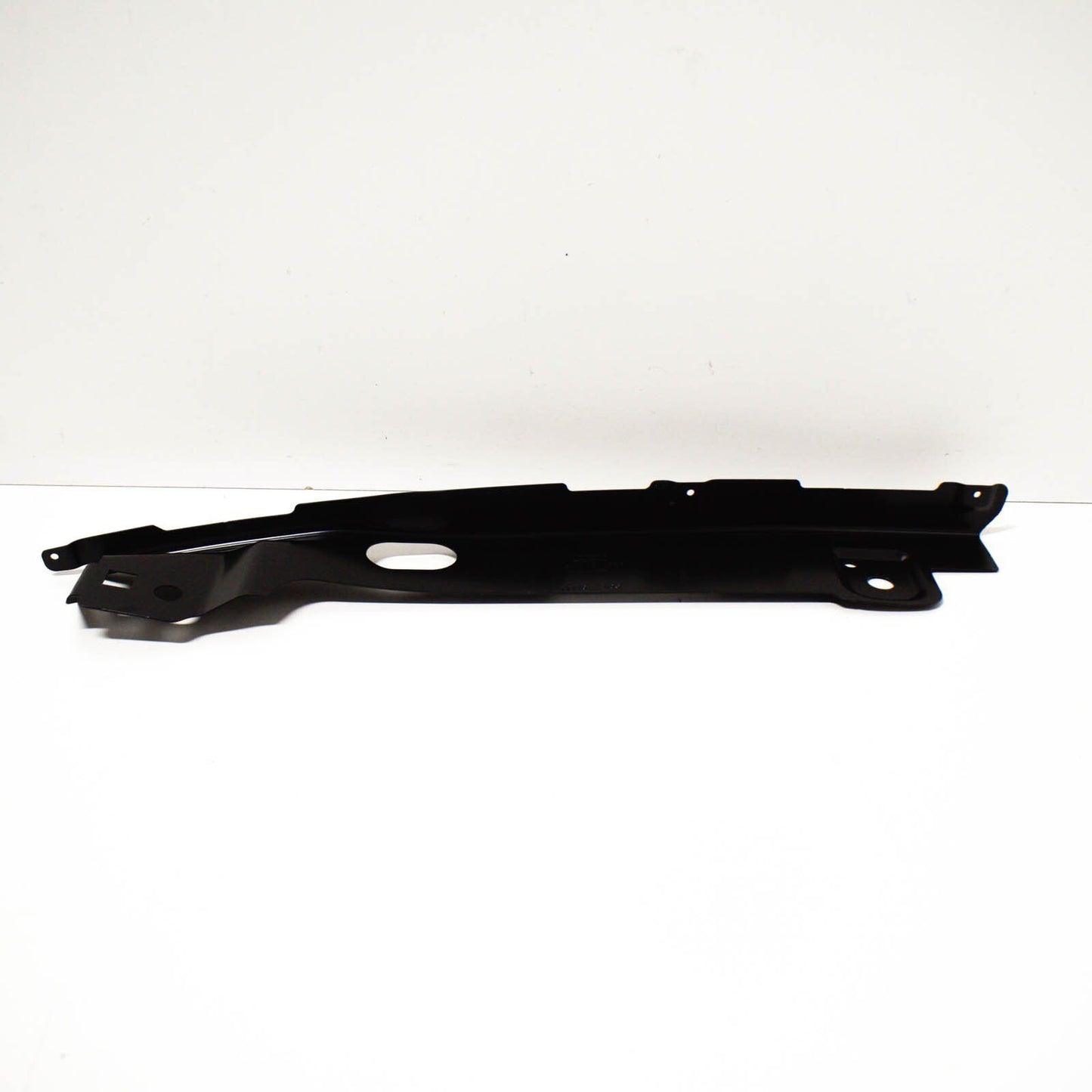 NEW AUDI A3 8V FRONT RIGHT FENDER MOUNTING BRACKET 8V0821468E ORIGINAL