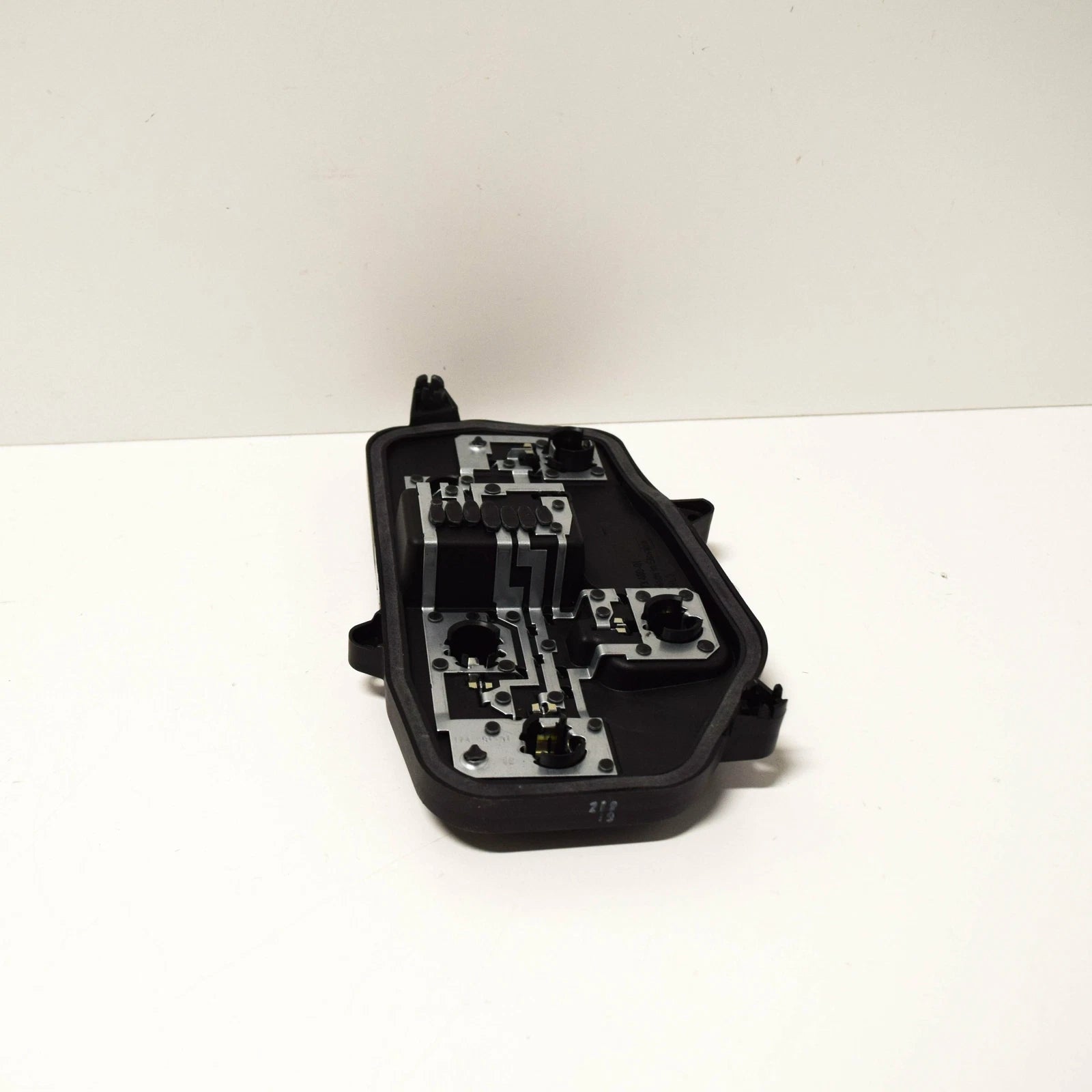 NEW VOLKSWAGEN TRANSPORTER T5 REAR LEFT TAILLIGHT BULB HOLDER 7E5945257