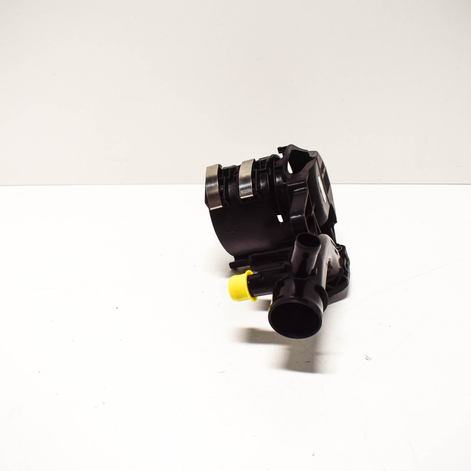 new mb c-class w204 water outlet connection a6512006000 original