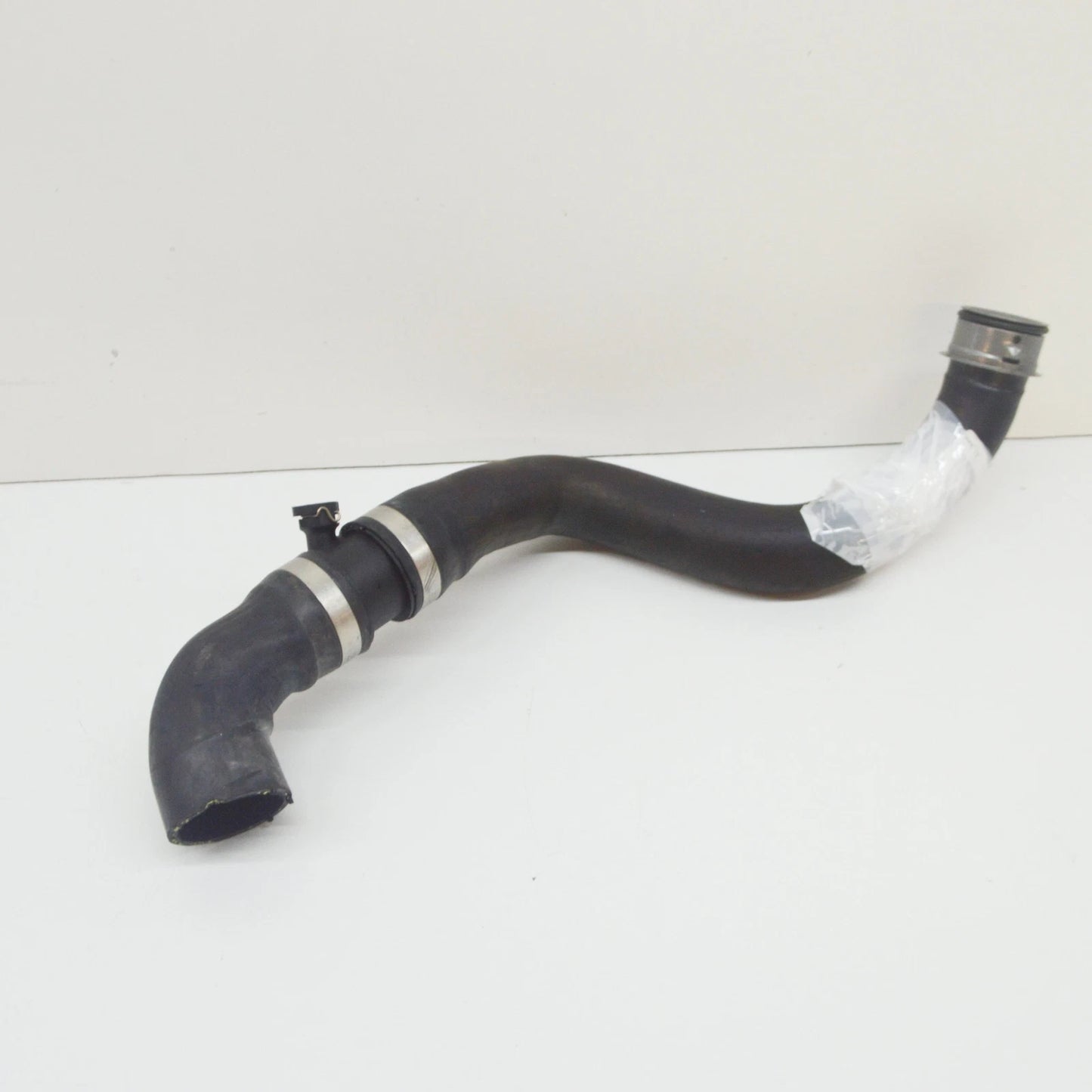 NEW MERCEDES-BENZ E W211 TOP RADIATOR COOLANT HOSE A2115012682 ORIGINAL