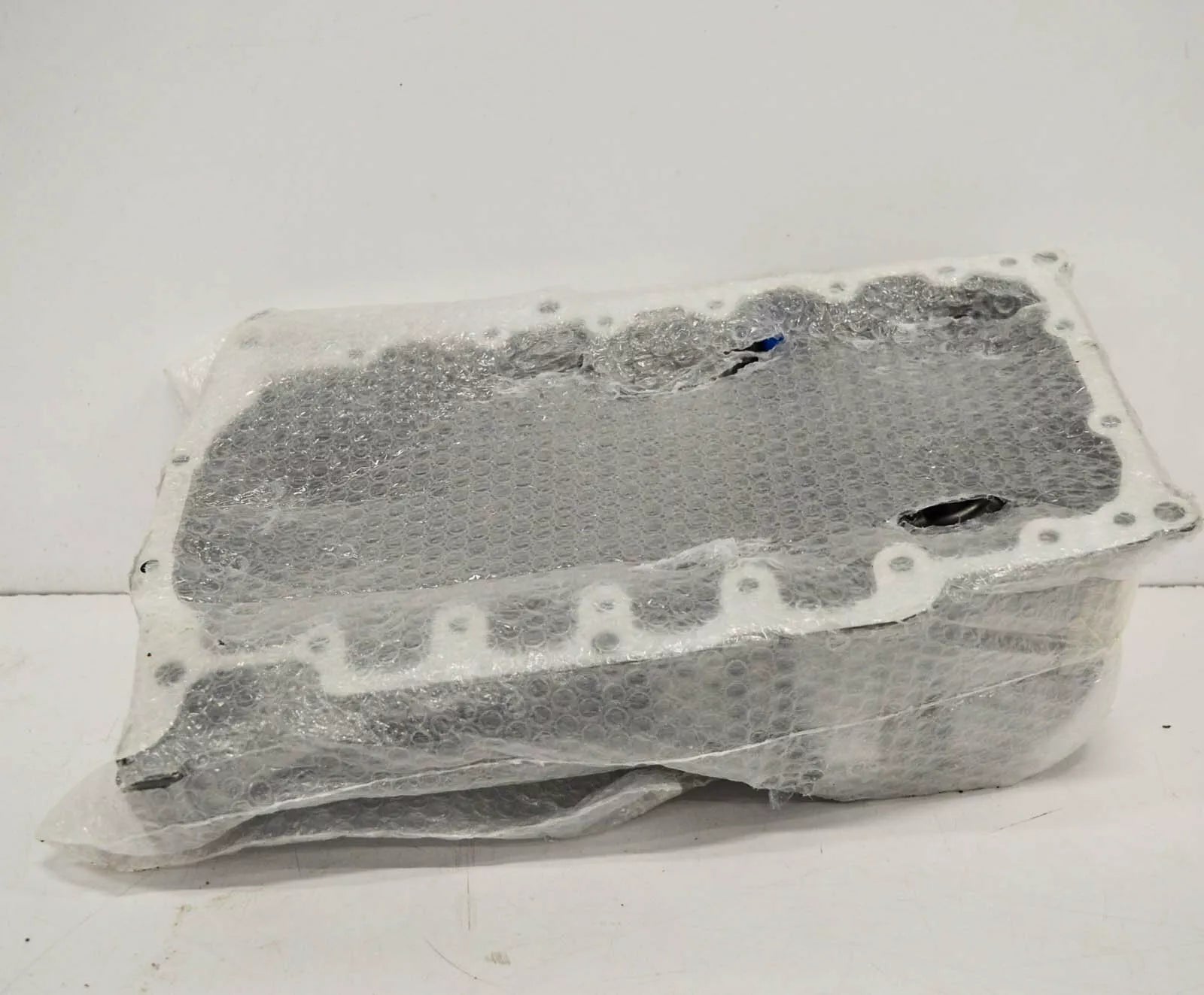 NEW AUDI A4 B9 OIL SUMP PAN 04L103601S 2.0 TDI DIESEL ORIGINAL