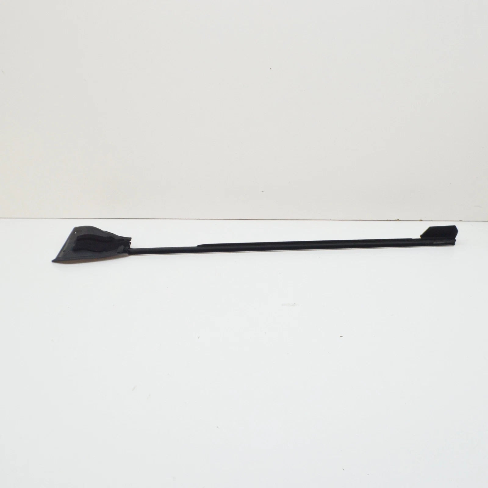 NEW BMW 3 CABRIO E46 REAR RIGHT OUTER WEATHERSTRIP 51367026388 7026388 ORIGINAL