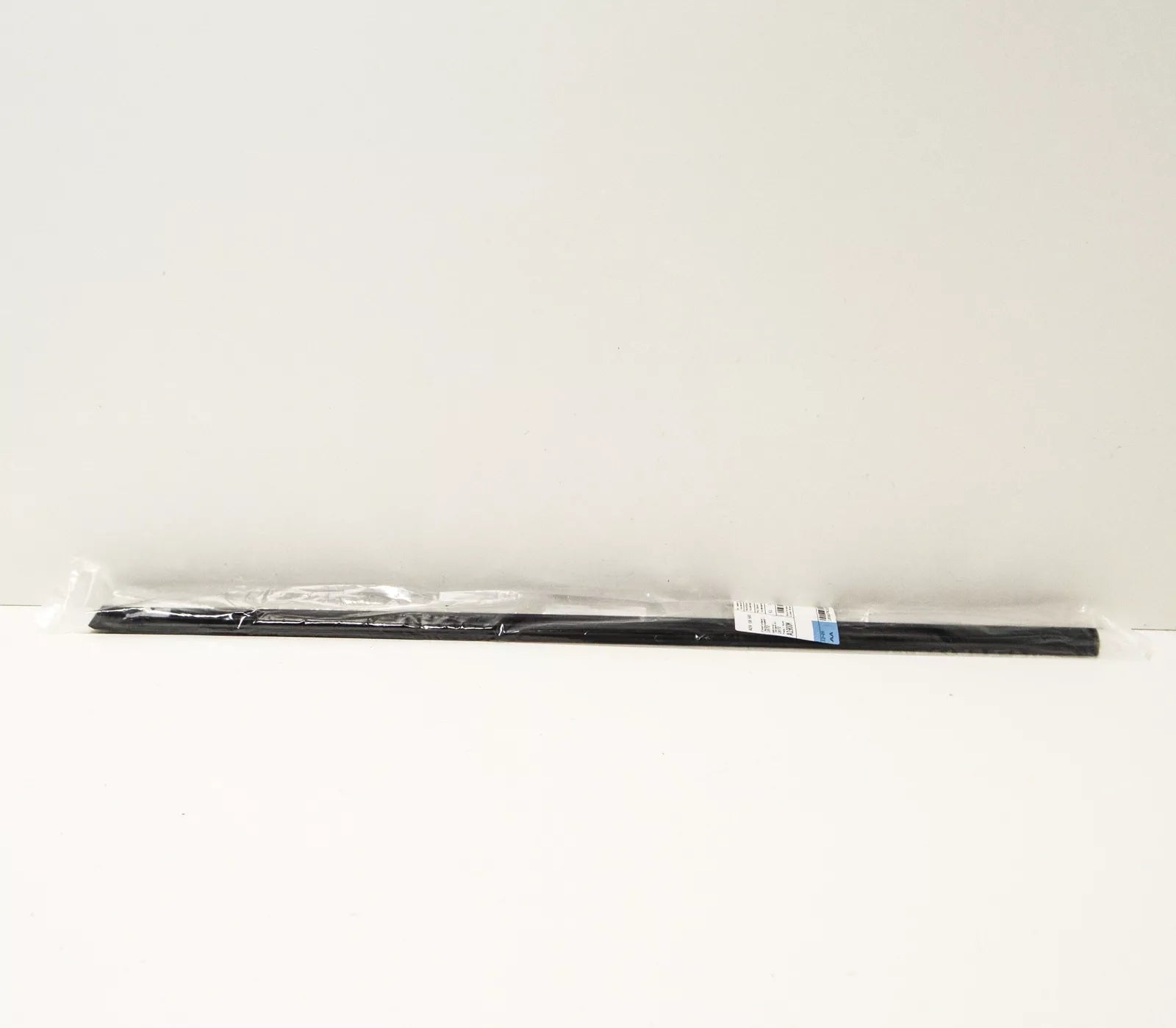 NEW BMW 5 E34 REAR RIGHT DOOR MOULDING 51131934182 1934182 ORIGINAL