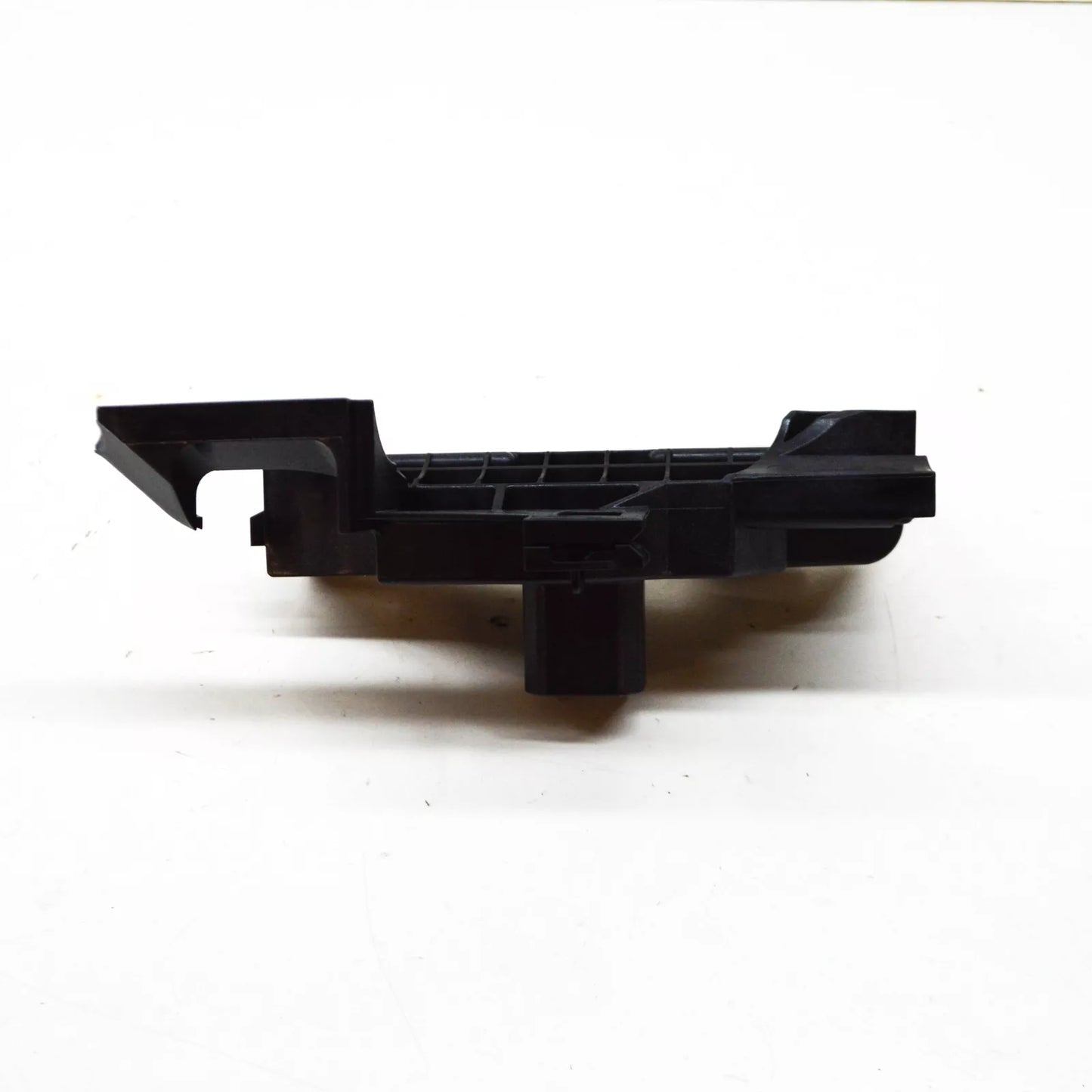 NEW BMW 5 G30 RIGHT LOWER COOLING RADIATOR HOLDER 17118632128 8632128 ORIGINAL