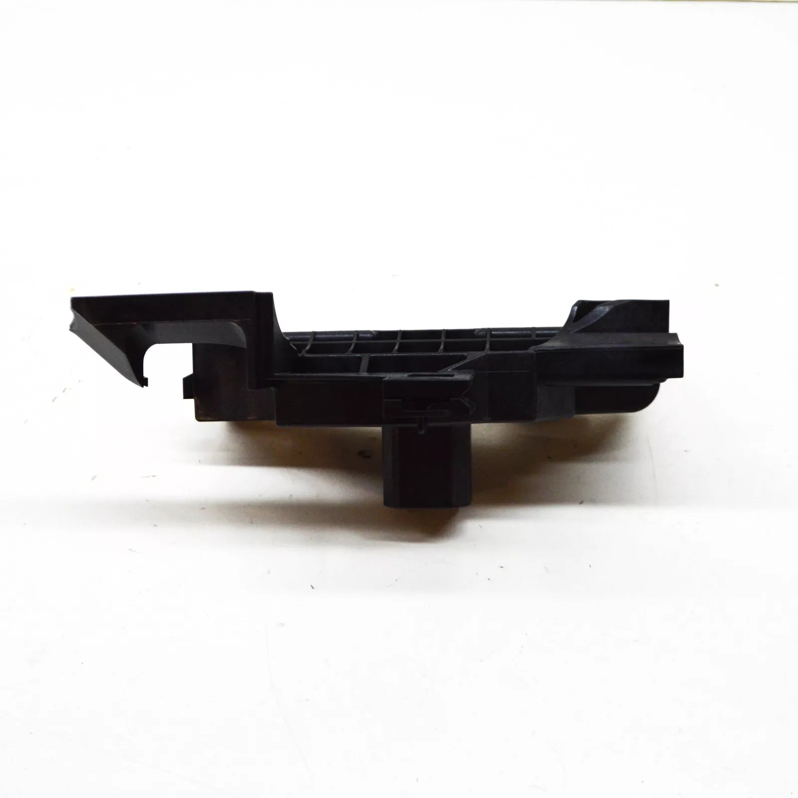 NEW BMW 5 G30 RIGHT LOWER COOLING RADIATOR HOLDER 17118632128 8632128 ORIGINAL