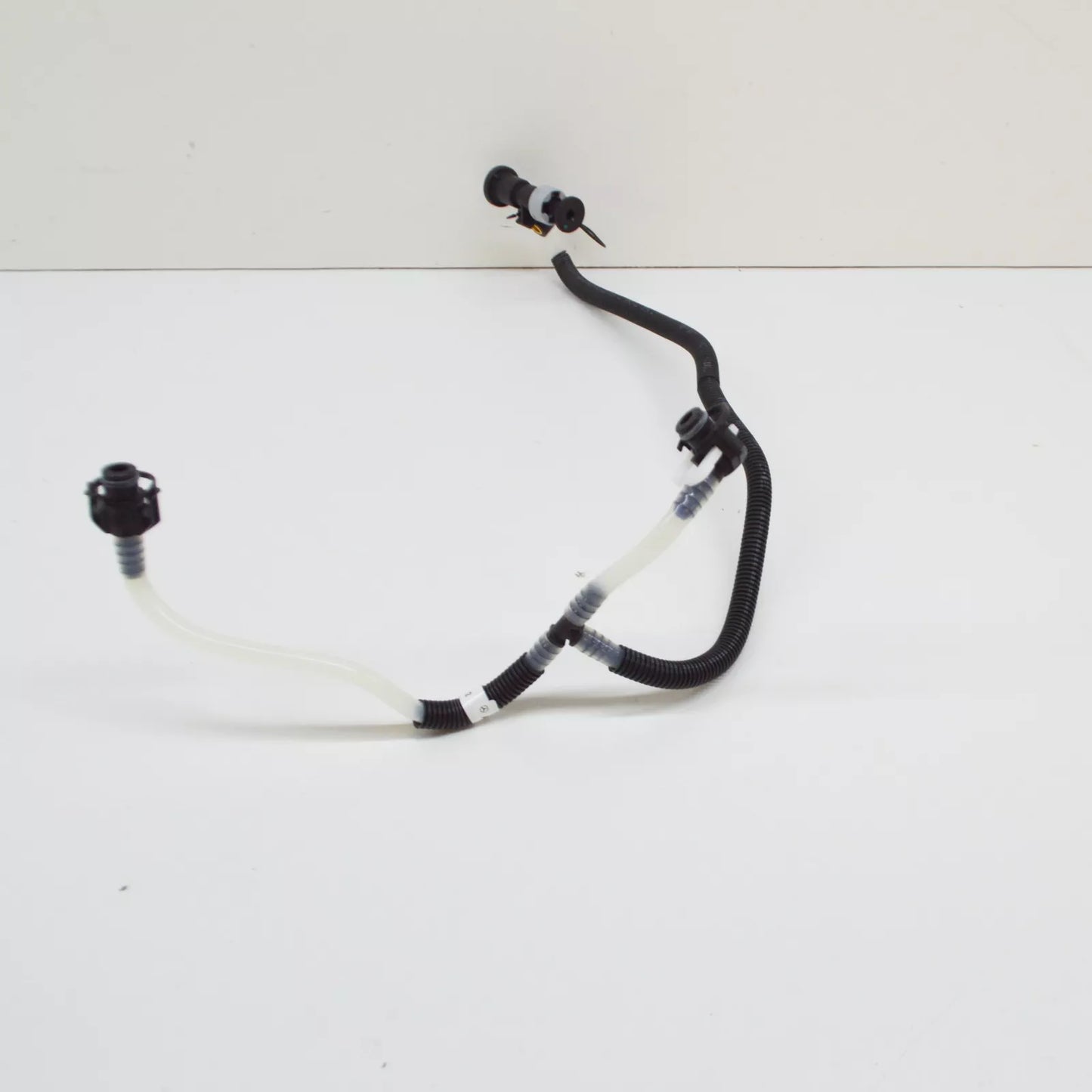 NEW MERCEDES-BENZ E W210 FUEL PIPE A6130702132