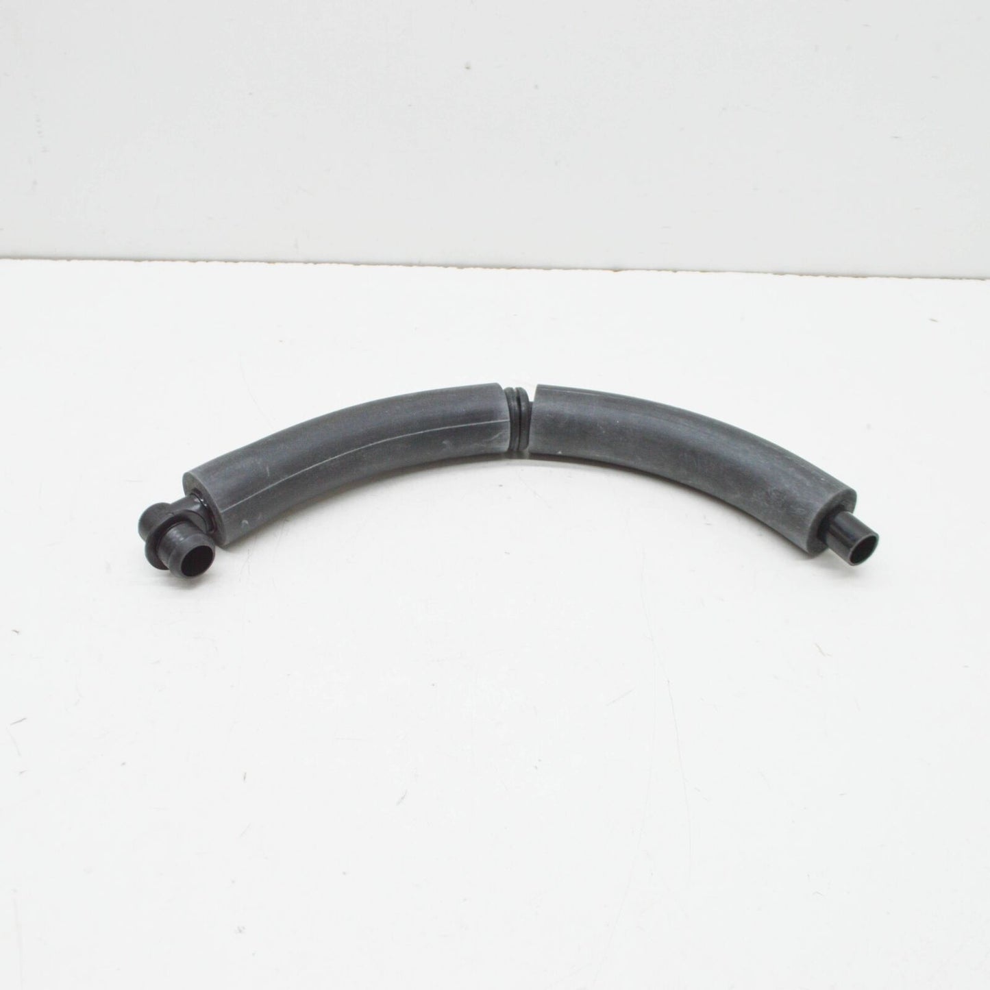 NEW MERCEDES-BENZ E W124 ENGINE BREATHER HOSE A6030100370 ORIGINAL