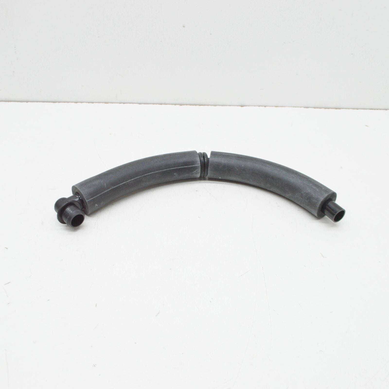 NEW MERCEDES-BENZ E W124 ENGINE BREATHER HOSE A6030100370 ORIGINAL