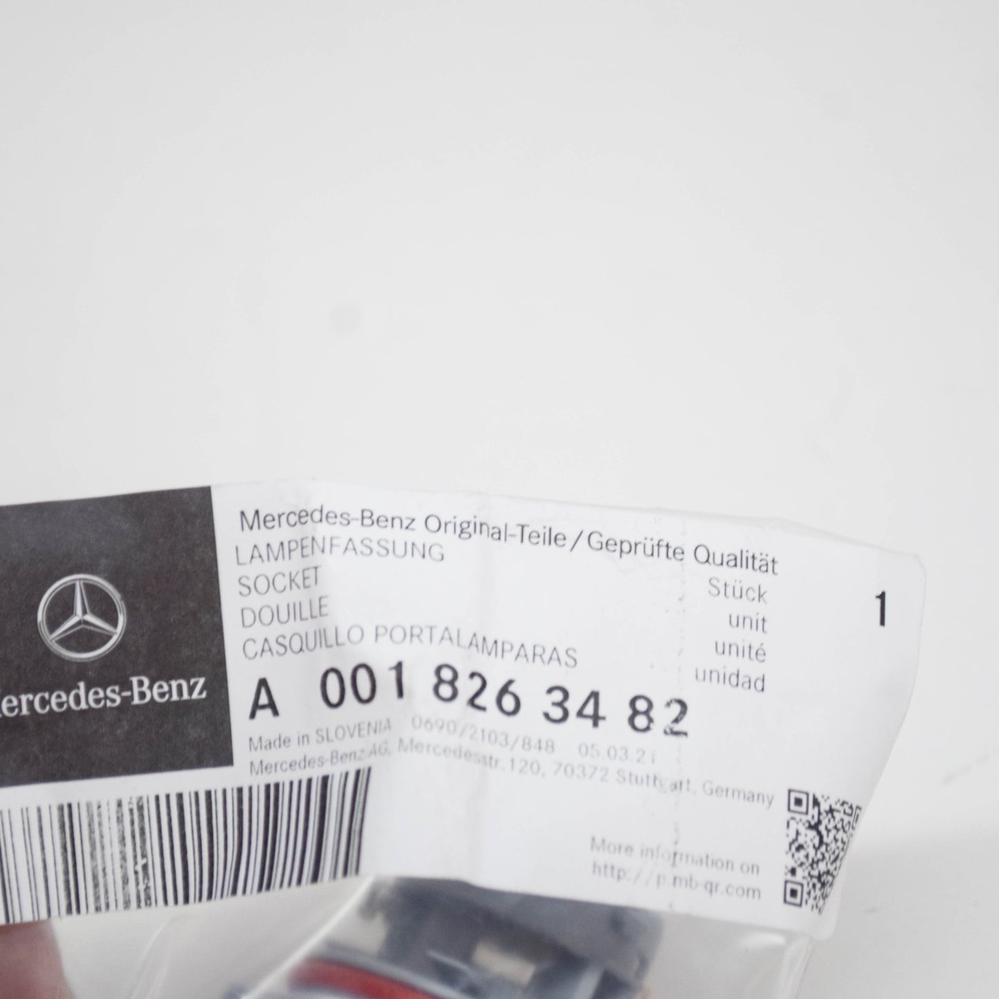 NEW MERCEDES-BENZ C W203 FRONT LEFT TURN SIGNAL LAMP HOLDER A0018263482 ORIGINAL