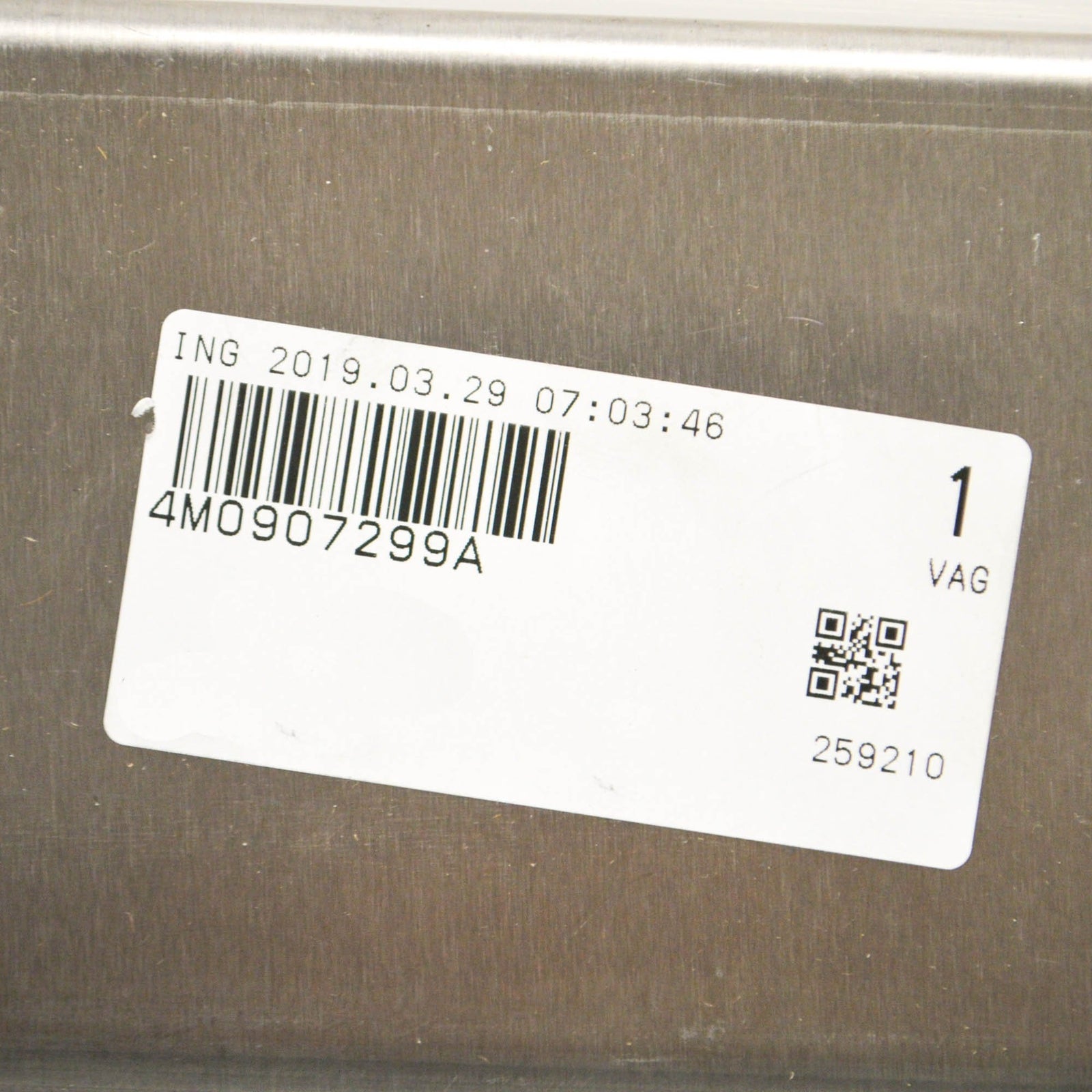 NEW AUDI Q7 4M SOUND AMPLIFIER COVER 4M0907299A ORIGINAL