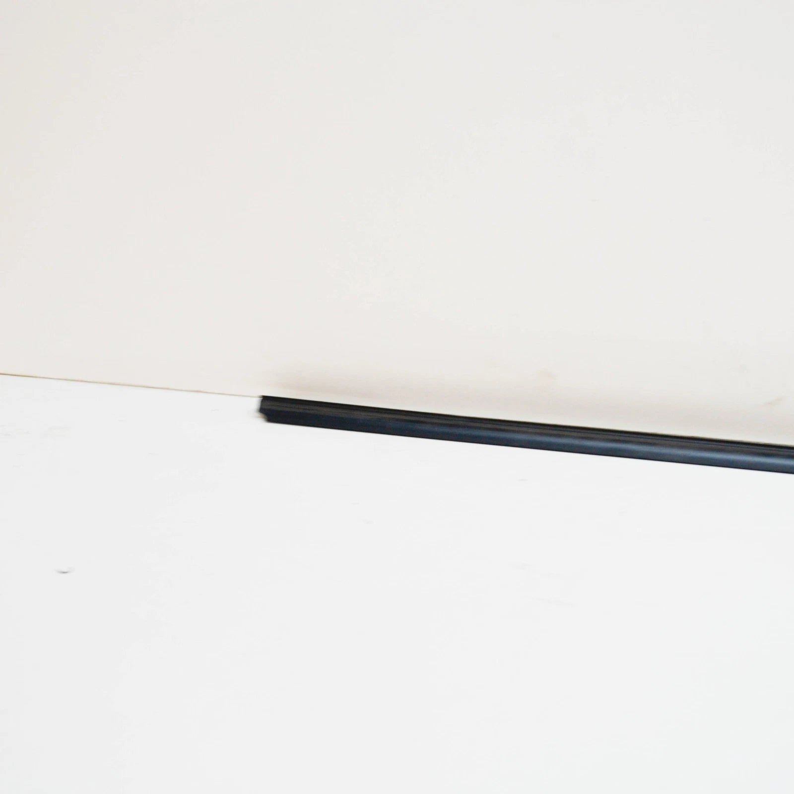 NEW BMW 5 E28 REAR RIGHT DOOR OUTER WEATHERSTRIP 51221864290 ORIGINAL