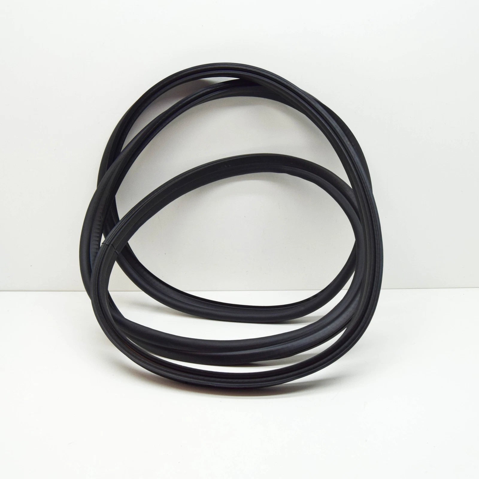 NEW MERCEDES-BENZ E W210 REAR TRUNK LID SEAL A2107500198 ORIGINAL