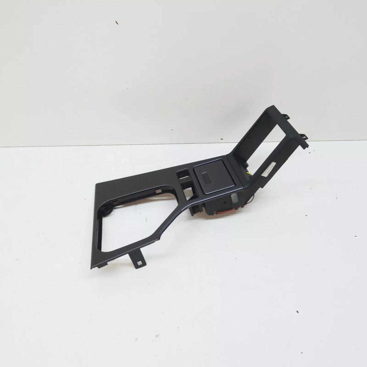NEW BMW 5 E39 CENTER CONSOLE INSERT 51168196986 8196986 ORIGINAL