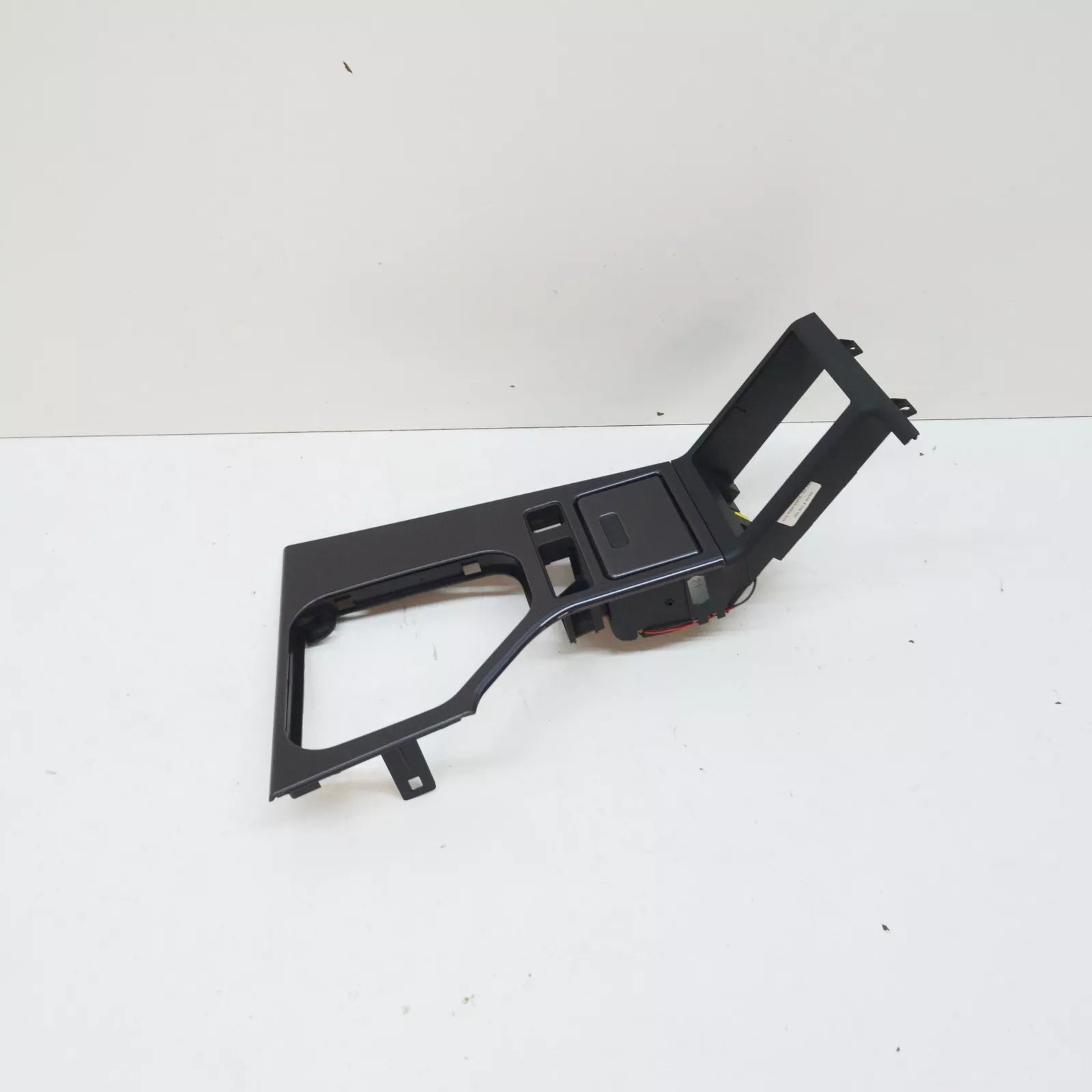 NEW BMW 5 E39 CENTER CONSOLE INSERT 51168196986 8196986 ORIGINAL