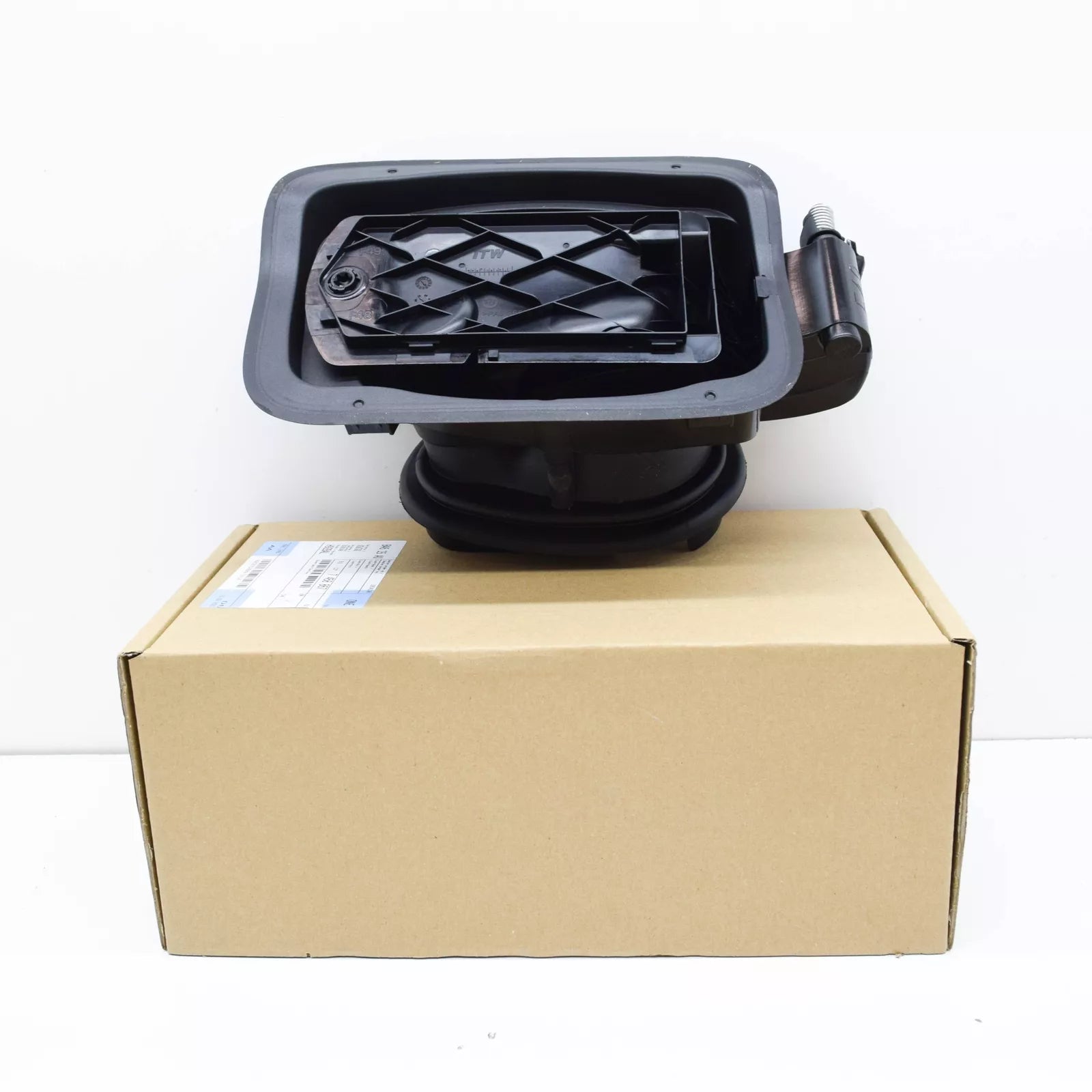 NEW BMW X1 F48 FUEL TANK FLAP 51177458867 7458867 ORIGINAL