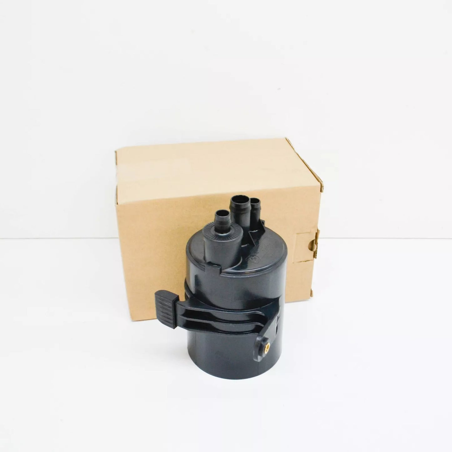 NEW BMW 3 E46 ACTIVATED CARBON CONTAINER OUTLET PIPE 16131183797 ORIGINAL