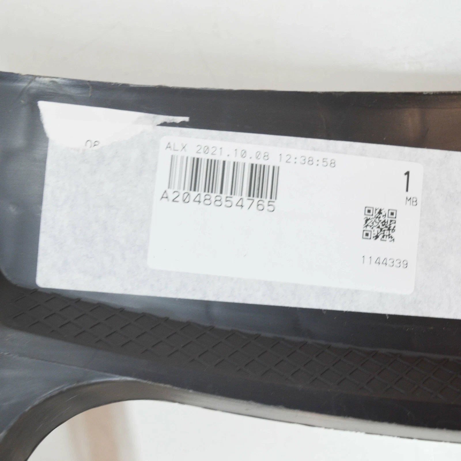 NEW MERCEDES BENZ C W204 FRONT LEFT AMG BUMPER BRACKET A2048854765 ORIGINAL