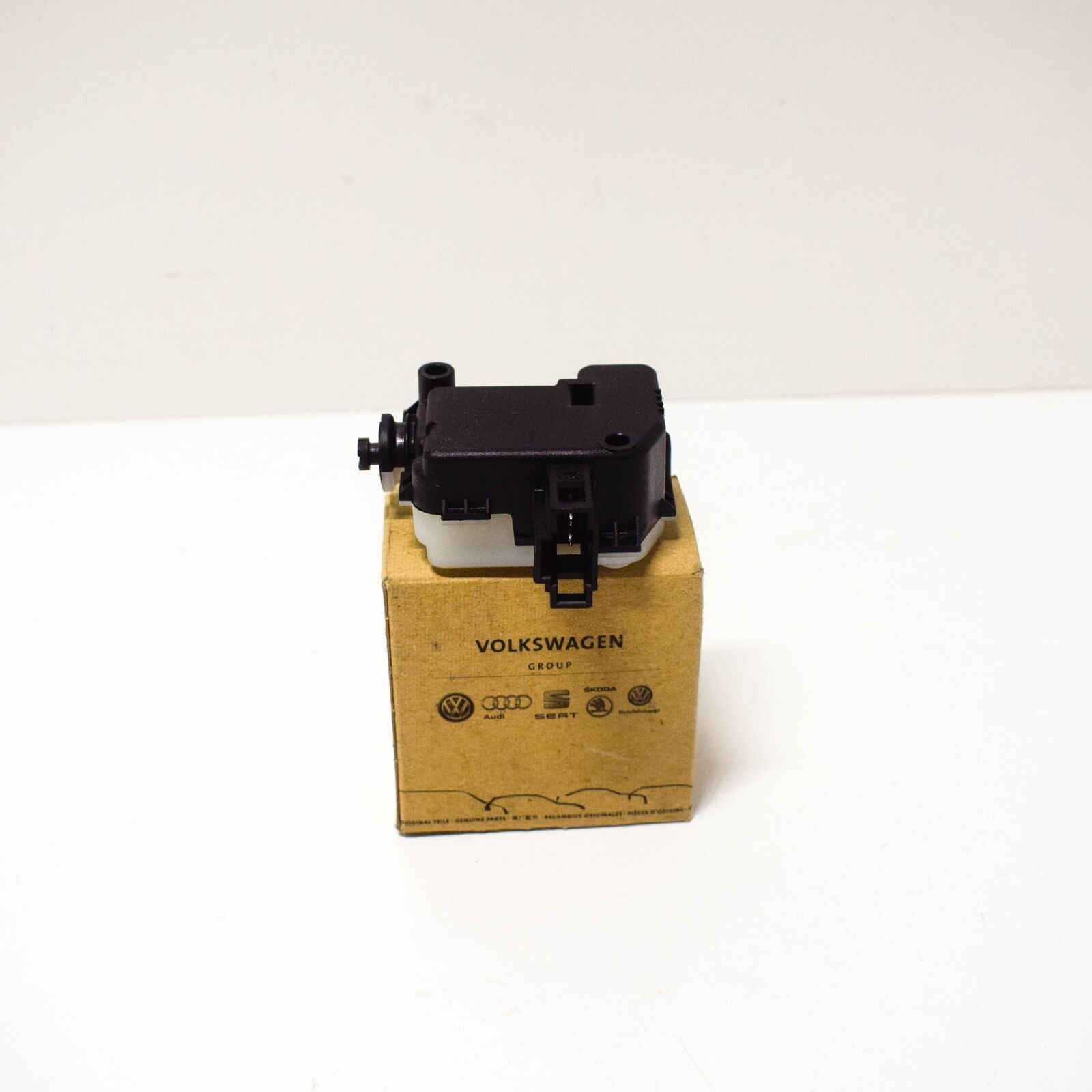 NEW VW BEETLE 9C REAR LID TRUNK LOCK ACTUATOR 1C0959781 ORIGINAL