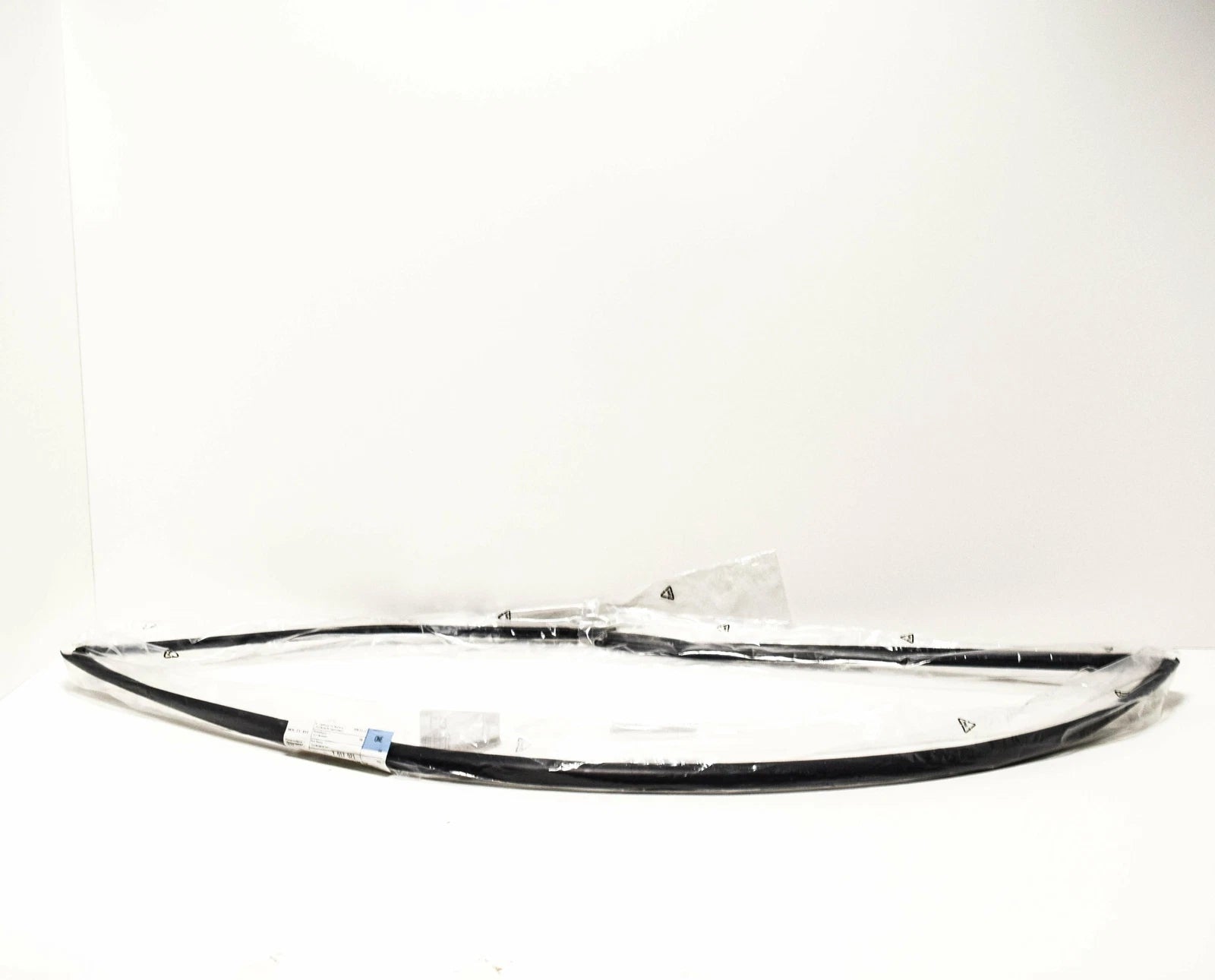 NEW BMW Z4 E85 FRONT WINDSCREEN SEAL RUBBER TRIM 51317017021