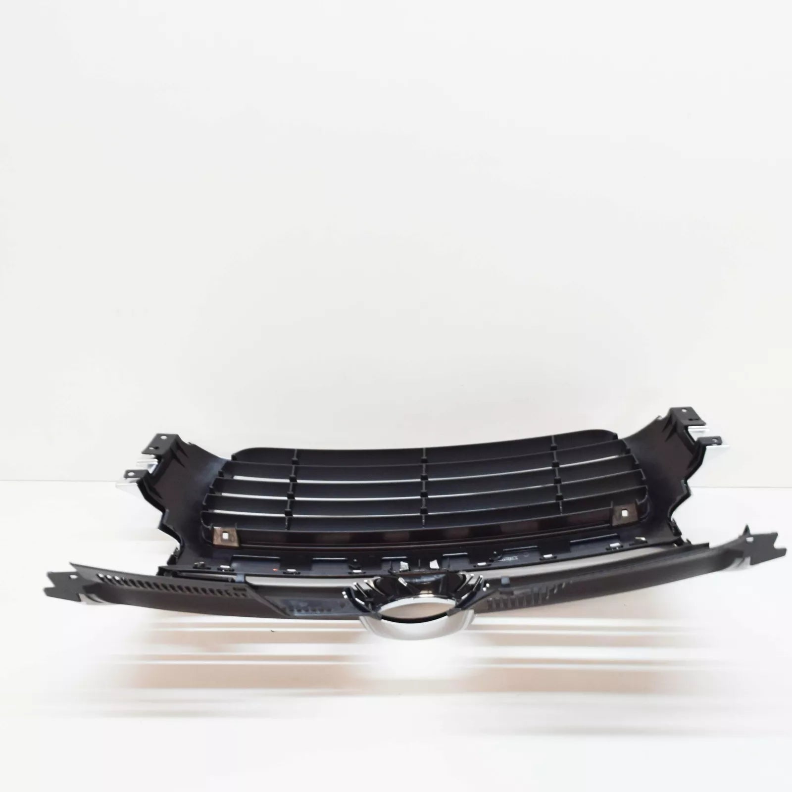 NEW VOLKSWAGEN GOLF MK5 R32 FRONT BUMPER RADIATOR GRILLE 1K0853651R3Q7 ORIGINAL