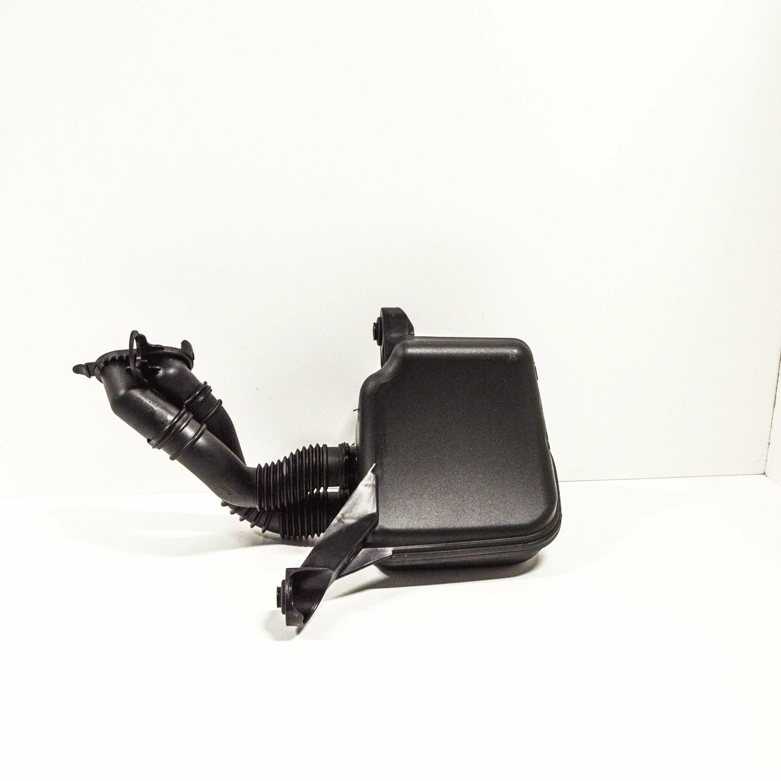 NEW VOLKSWAGEN JETTA A6 AIR INTAKE RESONATOR 1K0129951 2.0 TDI