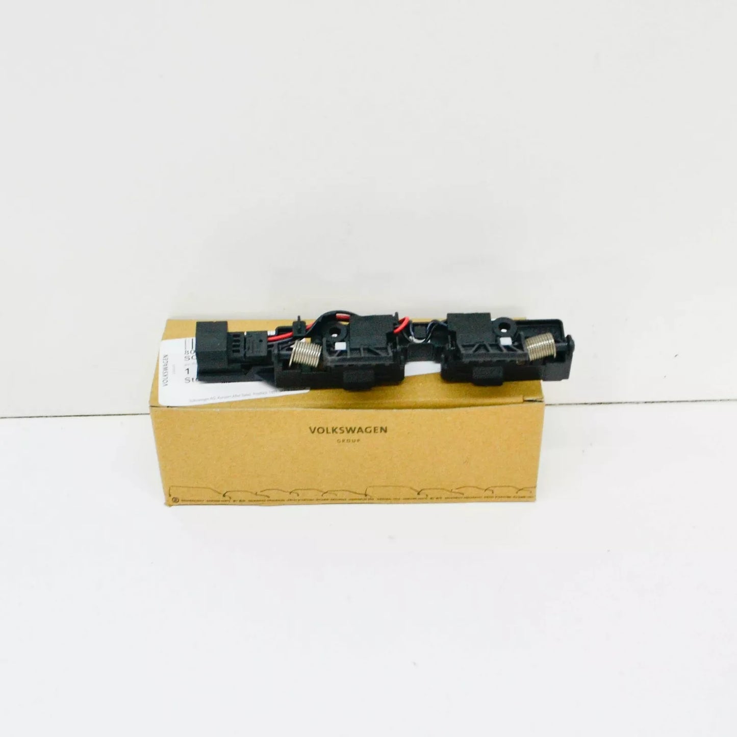 NEW AUDI Q5 FY LUGGAGE COMPARTMENT LIGHT SWITCH 80C959121A