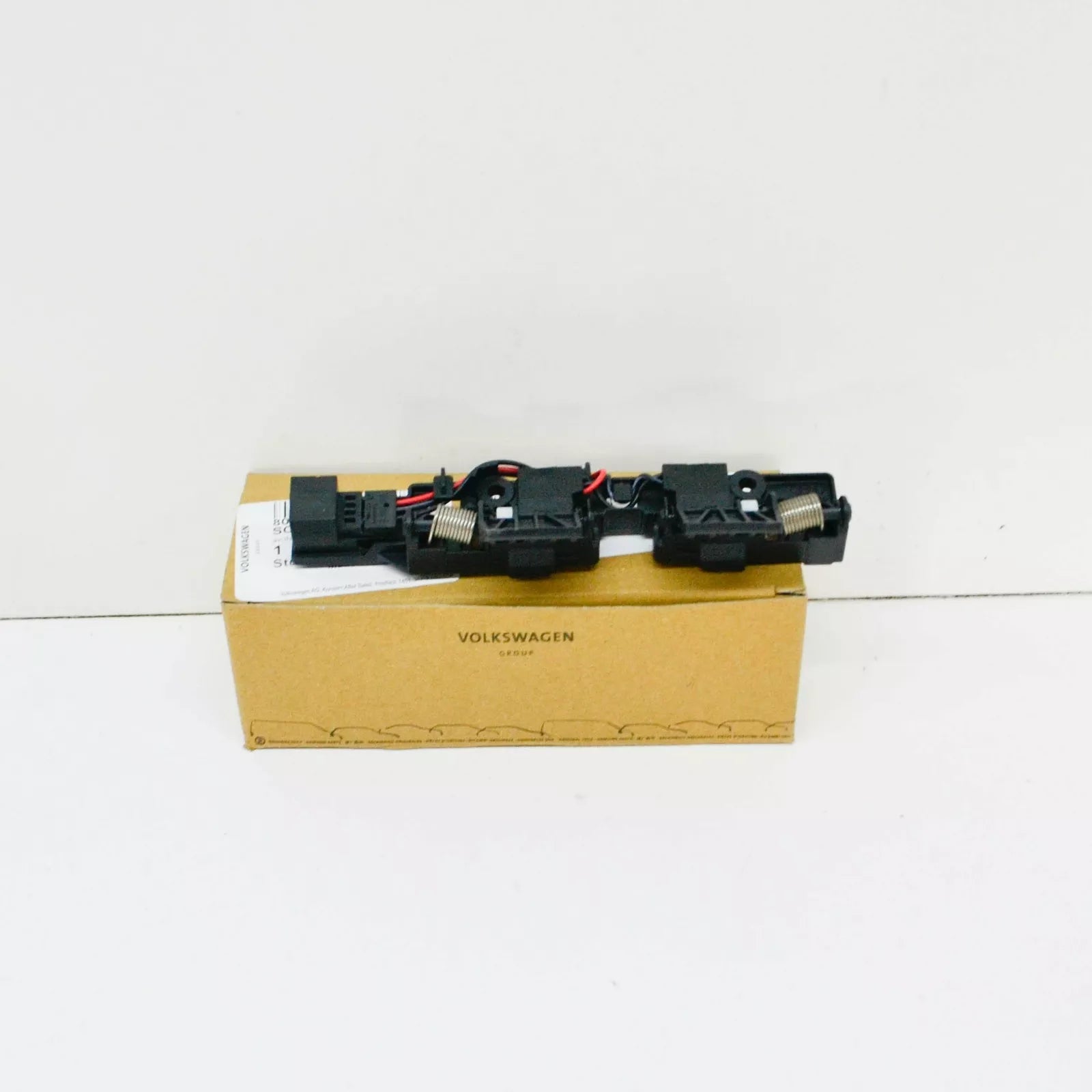 NEW AUDI Q5 FY LUGGAGE COMPARTMENT LIGHT SWITCH 80C959121A