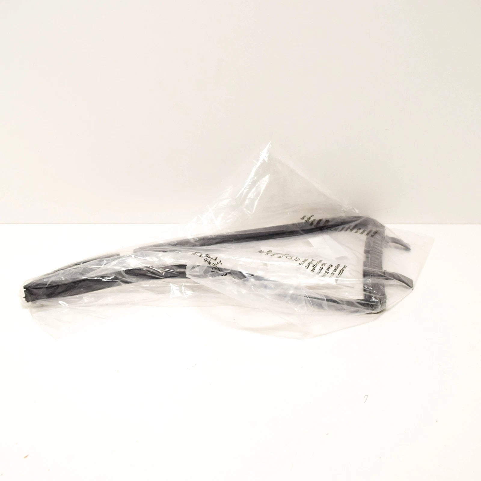 NEW BMW 1502 RIGHT VENT WINDOW GASKET 51321815012 1815012 ORIGINAL