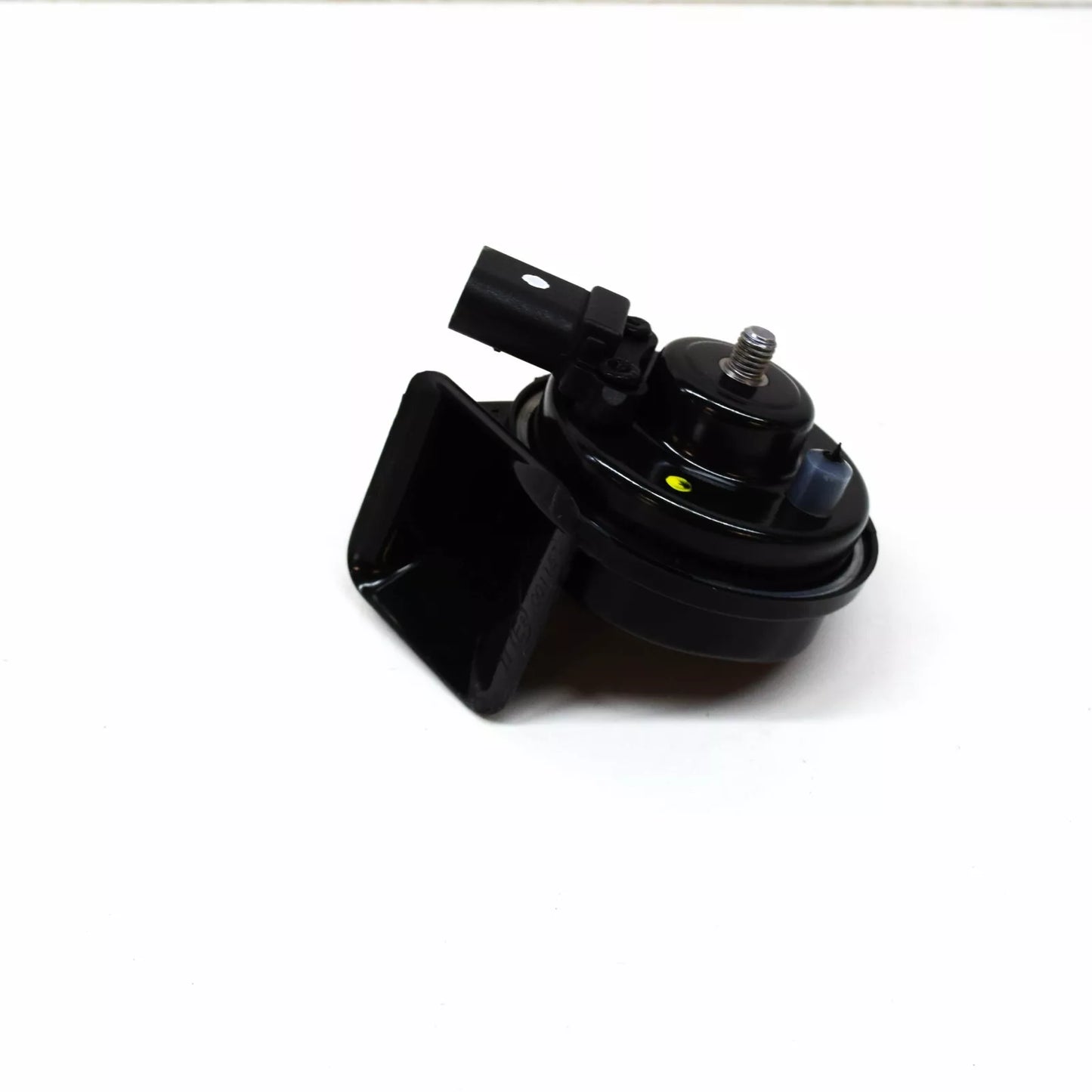 NEW AUDI A4 B9 RIGHT SIDE LOW NOTE HORN FANFARE 8W0951221