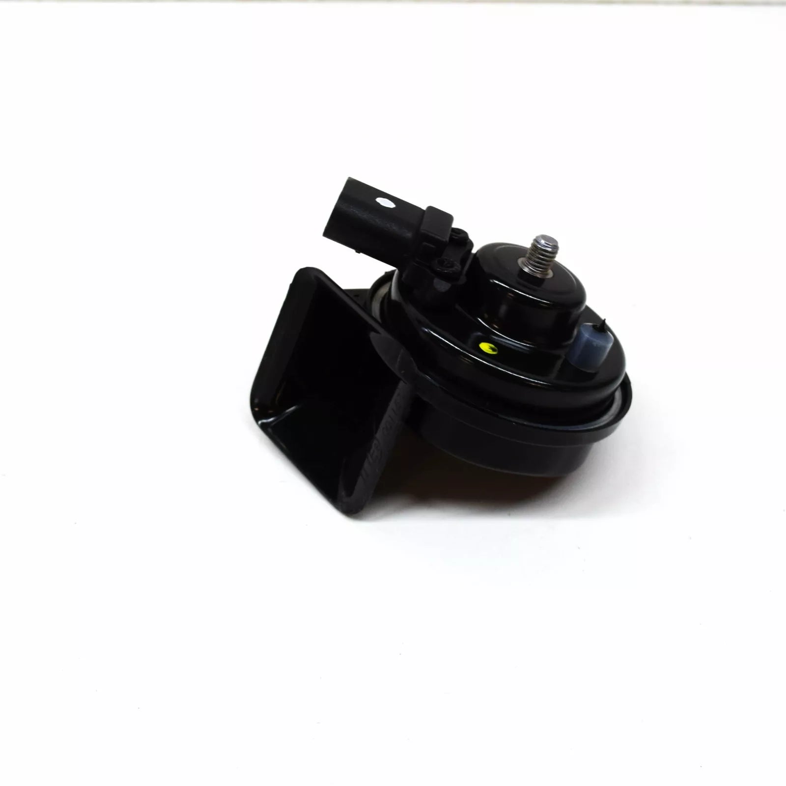 NEW AUDI A4 B9 RIGHT SIDE LOW NOTE HORN FANFARE 8W0951221