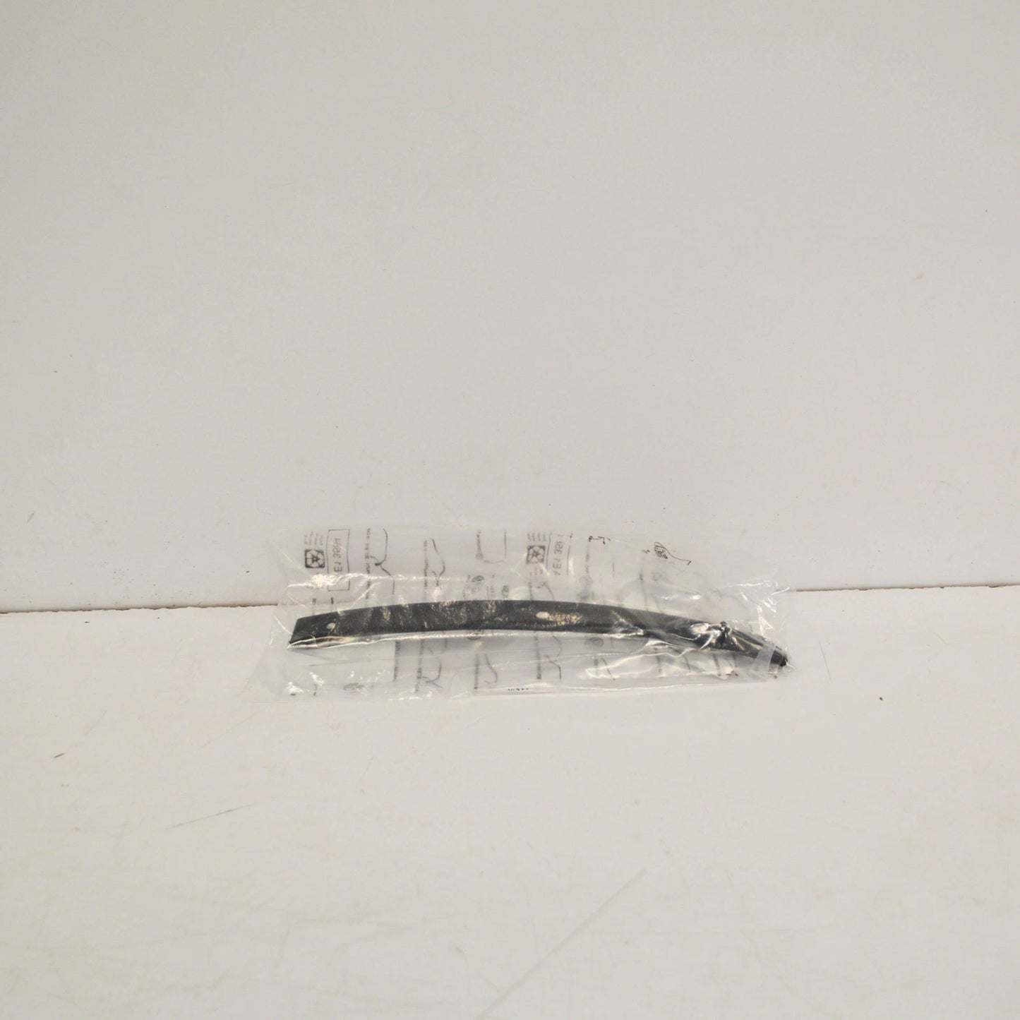 NEW AUDI A4 8W LEFT FENDER STONE GUARD 8W0853823B9B9 ORIGINAL