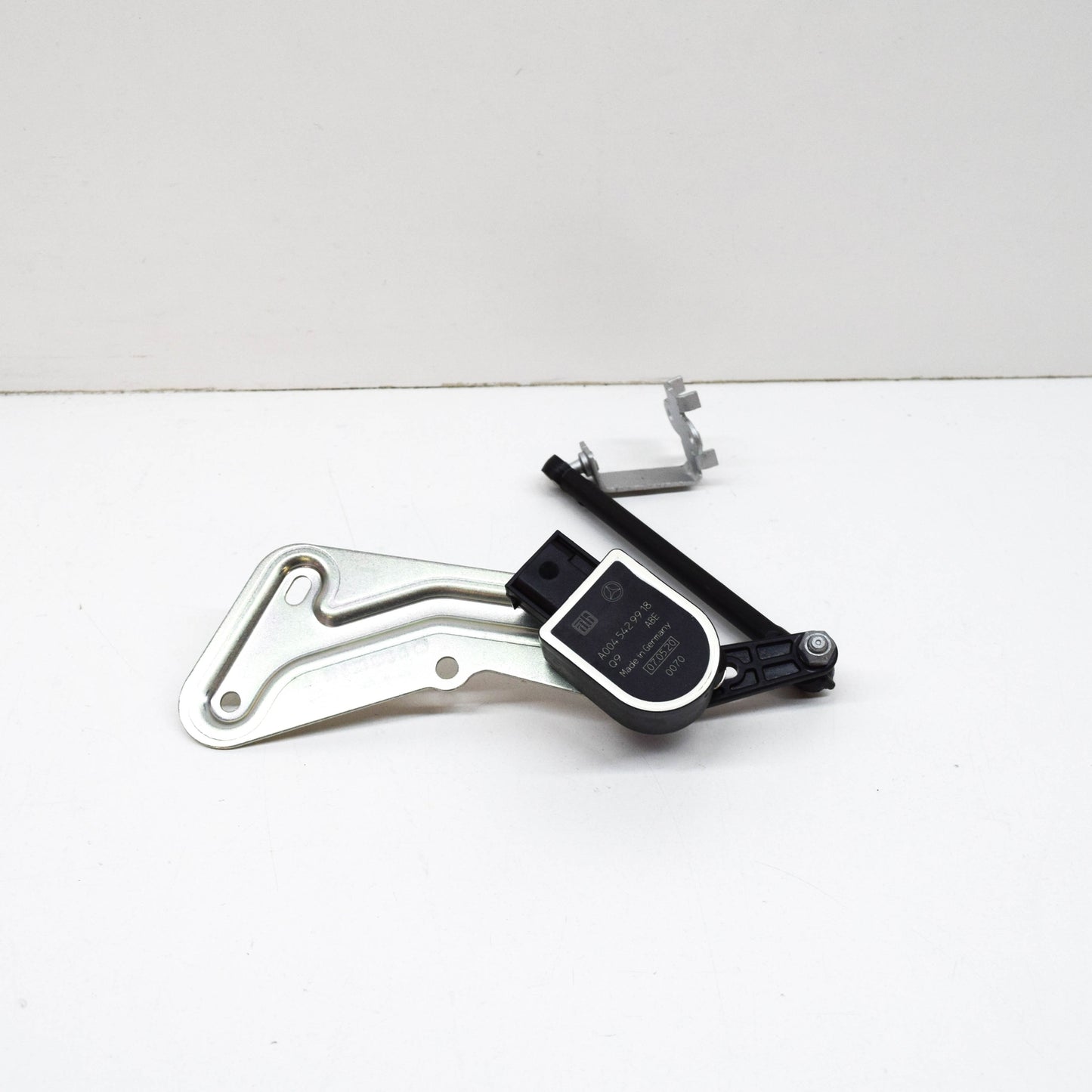 NEW MB E W212 FRONT LEFT HEADLIGHT HEIGH LEVEL SENSOR A2129050303 ORIGINAL