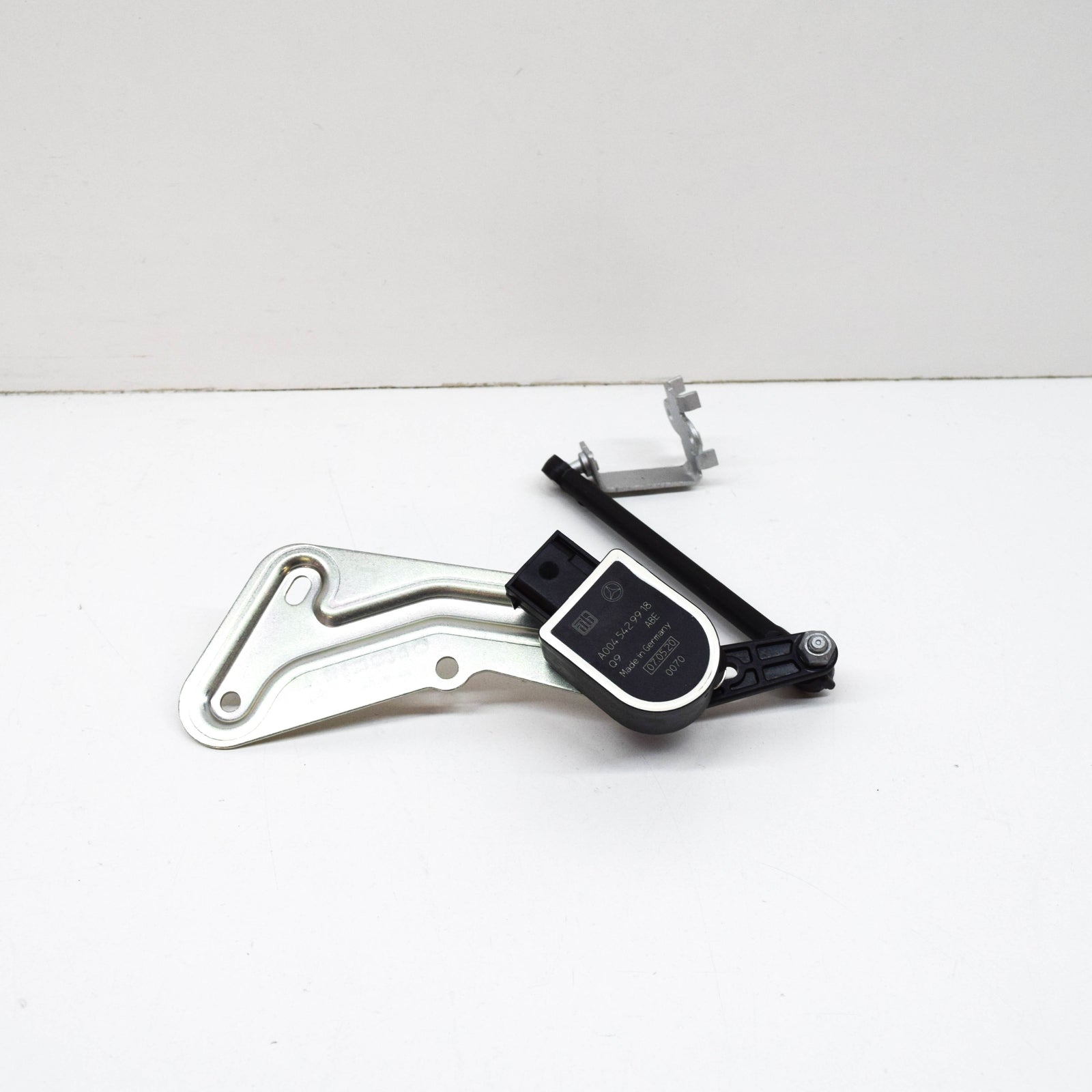 NEW MB E W212 FRONT LEFT HEADLIGHT HEIGH LEVEL SENSOR A2129050303 ORIGINAL