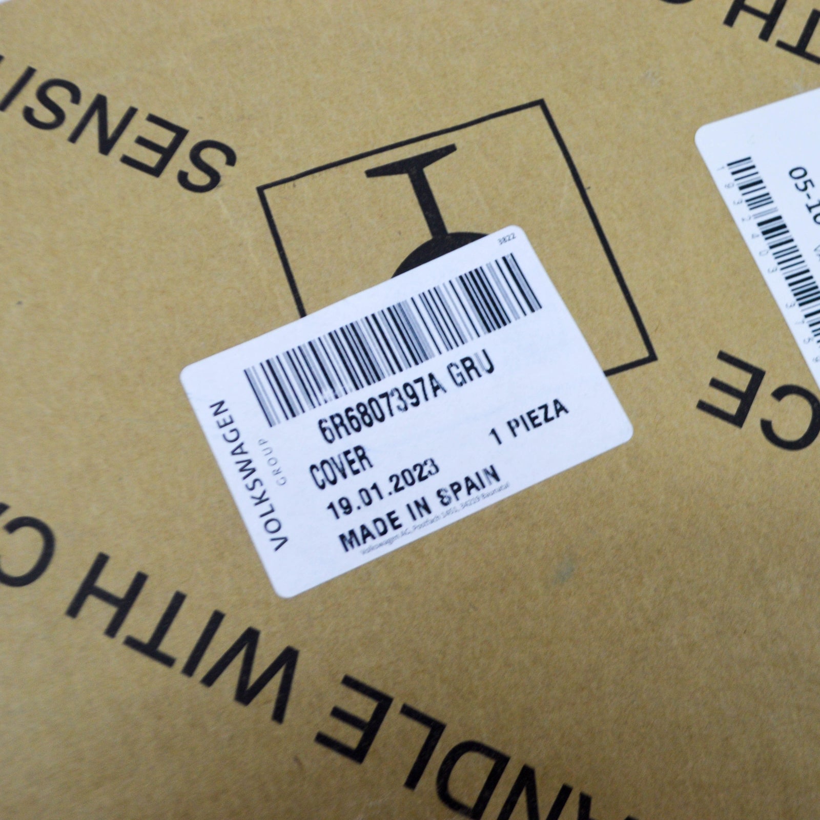 NEW VW POLO MK5 6R REAR BUMPER TRAILER COUPLING COVER 6R6807397AGRU ORIGINAL