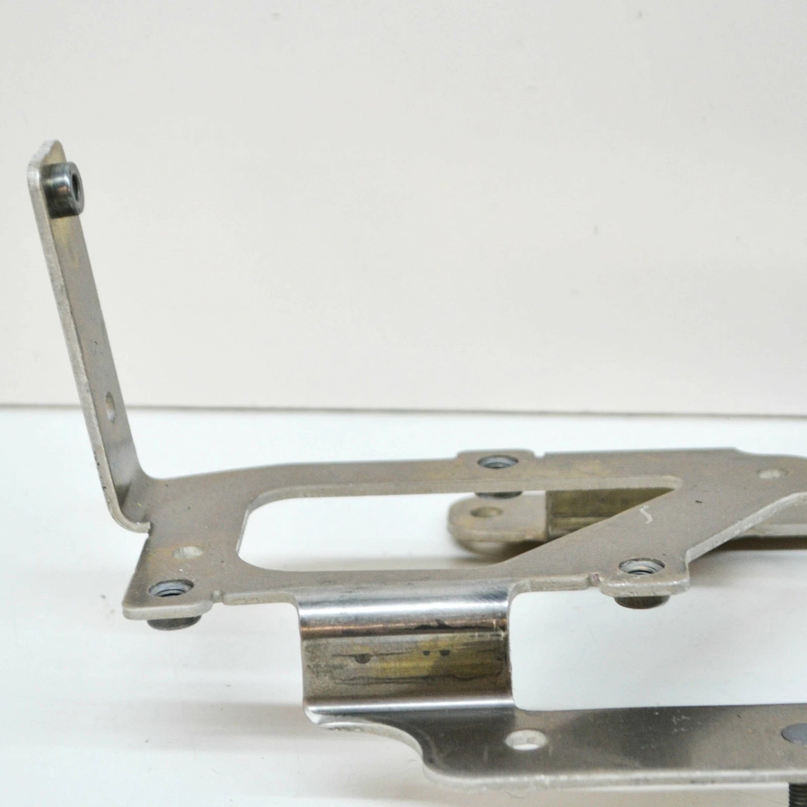 NEW AUDI E-TRON DRIVE MOTOR INVERTER COOLANT LINE BRACKET 4KE819379G