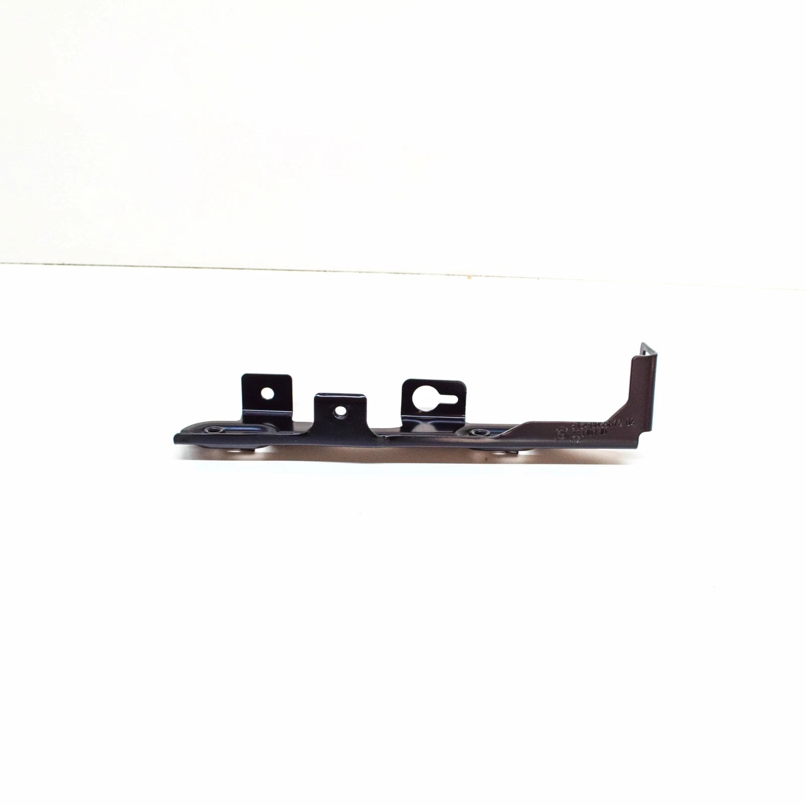 NEW BMW M4 F82 RADIATOR LOWER RIGHT BRACKET 51648055672 8055672 2016