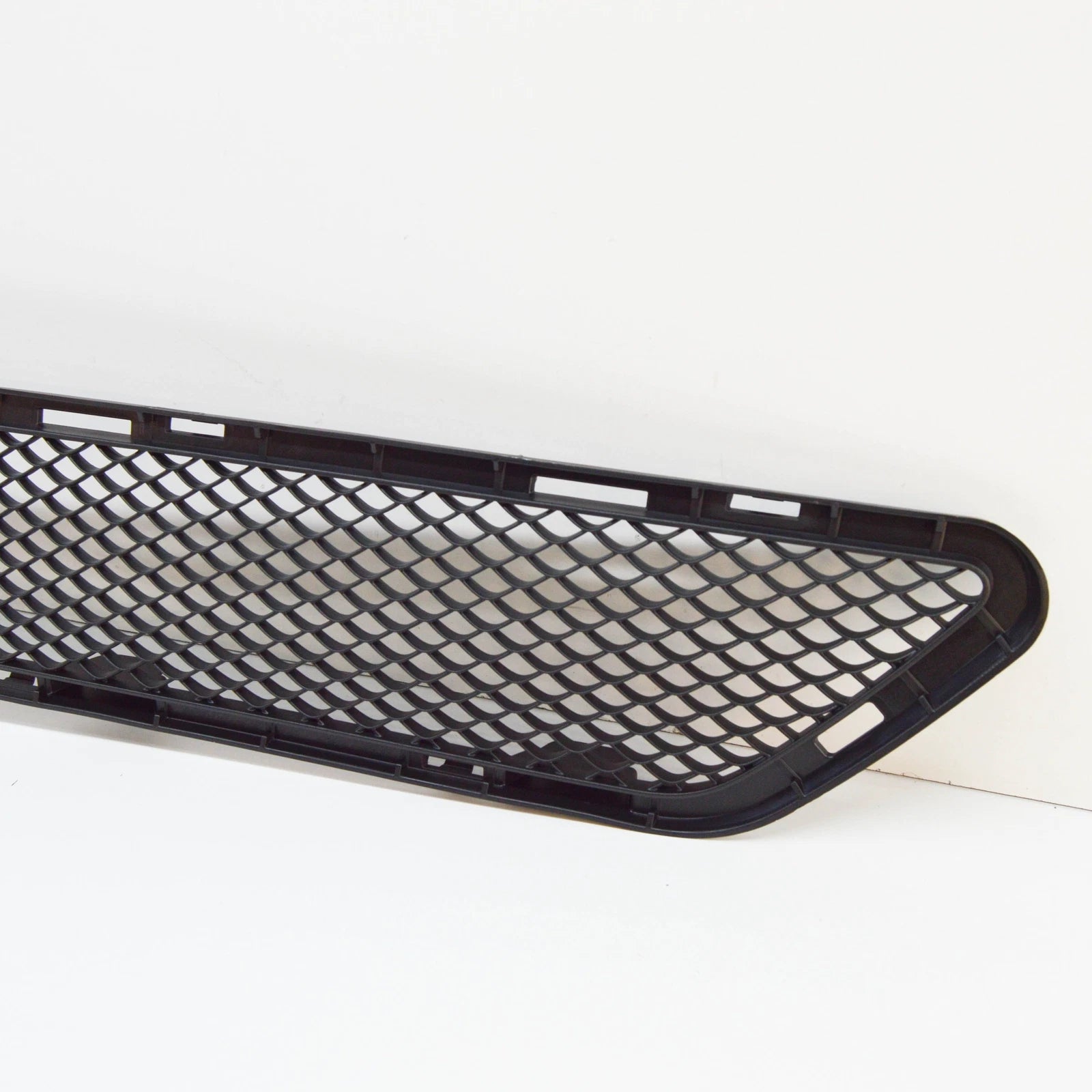 NEW MERCEDES-BENZ GLK-CLASS X204 FRONT BUMPER LOWER GRILLE A2048857823 ORIGINAL