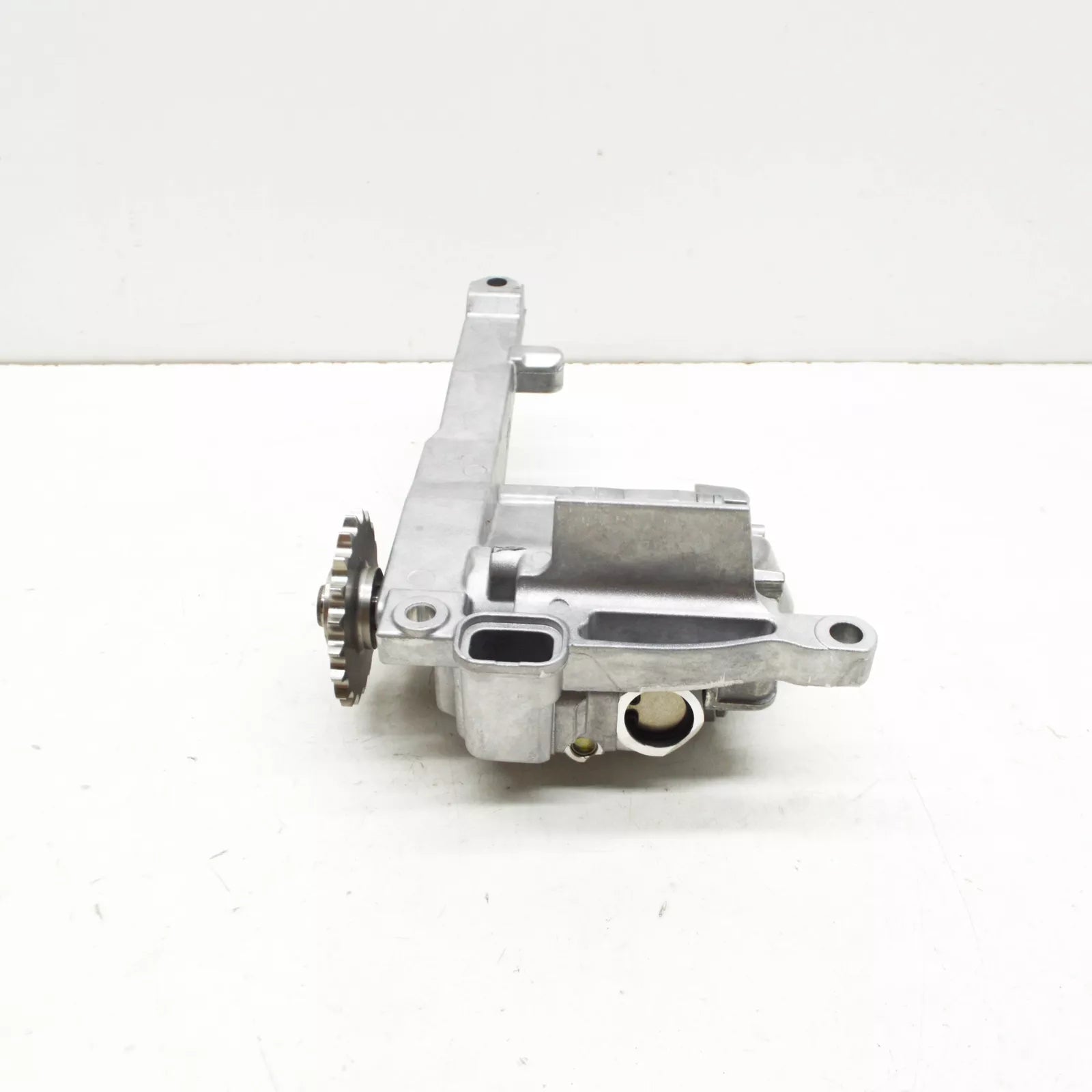 NEW MERCEDES-BENZ CLK CABRIO A209 ENGINE OIL PUMP A6421802000 ORIGINAL