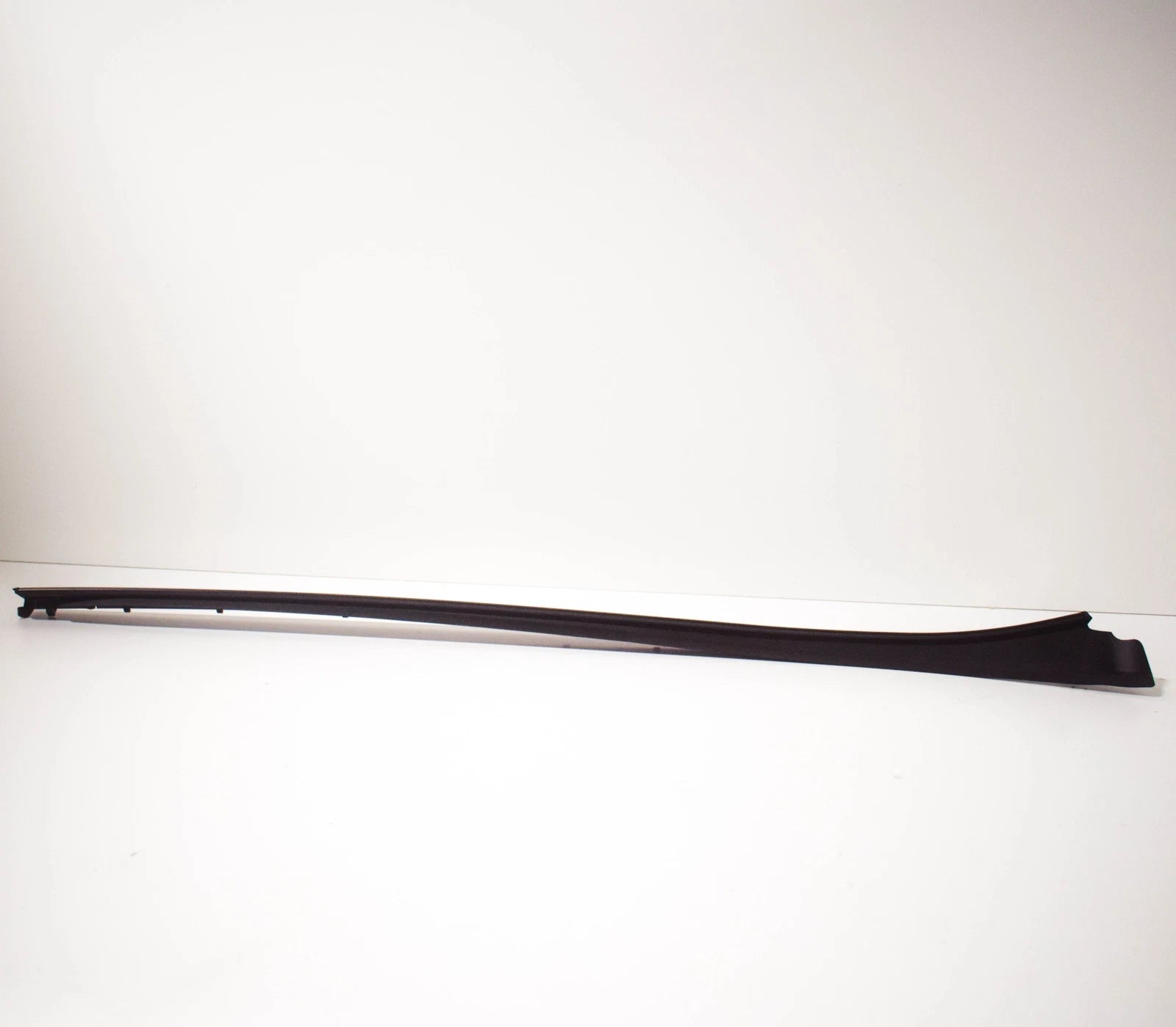 NEW MB C A205 LEFT WINDSCREEN WATER DEFLECTOR TRIM A2056901782 ORIGINAL