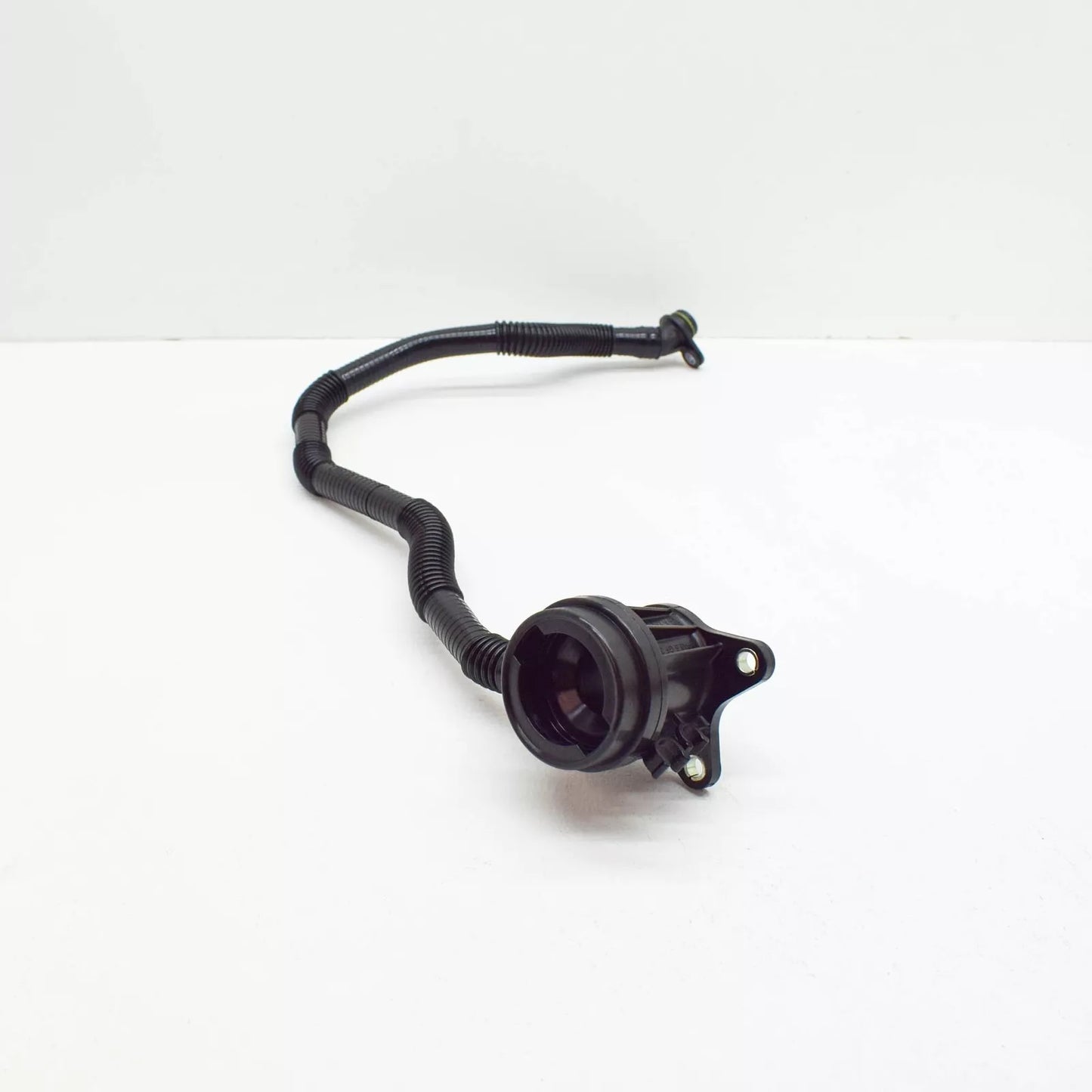 NEW MERCEDES-BENZ CLA C117 OIL SEPARATOR VENT LINE A2700180900 ORIGINAL