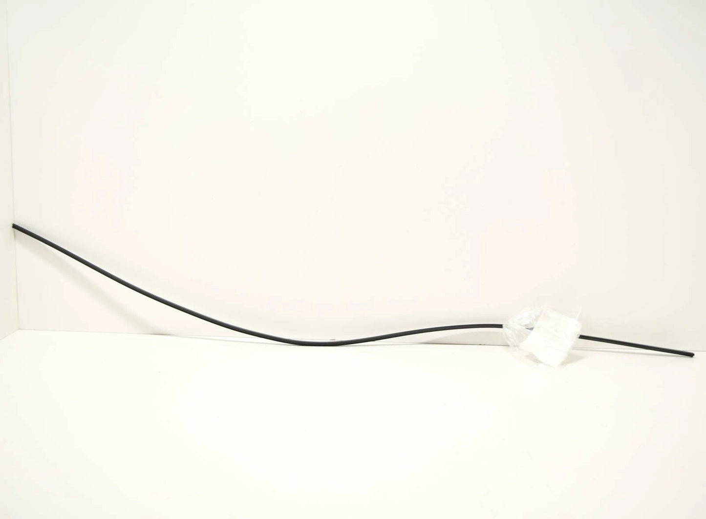 NEW BMW 3 E30 REAR WINDOW MOLDING TRIM LOWER 51311968448 1968448 ORIGINAL