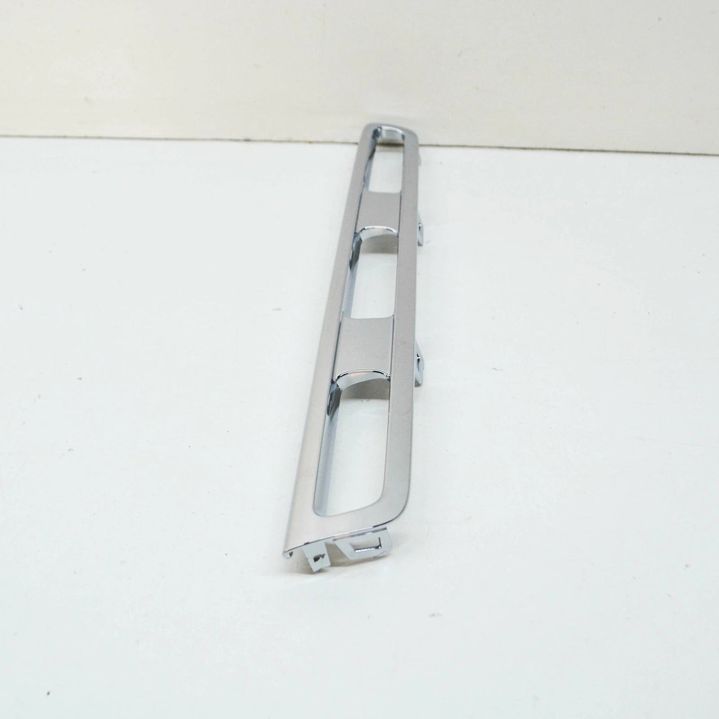 NEW MERCEDES-BENZ GLA H247 FRONT RIGHT BUMPER GRILLE MOLDING A2478884600