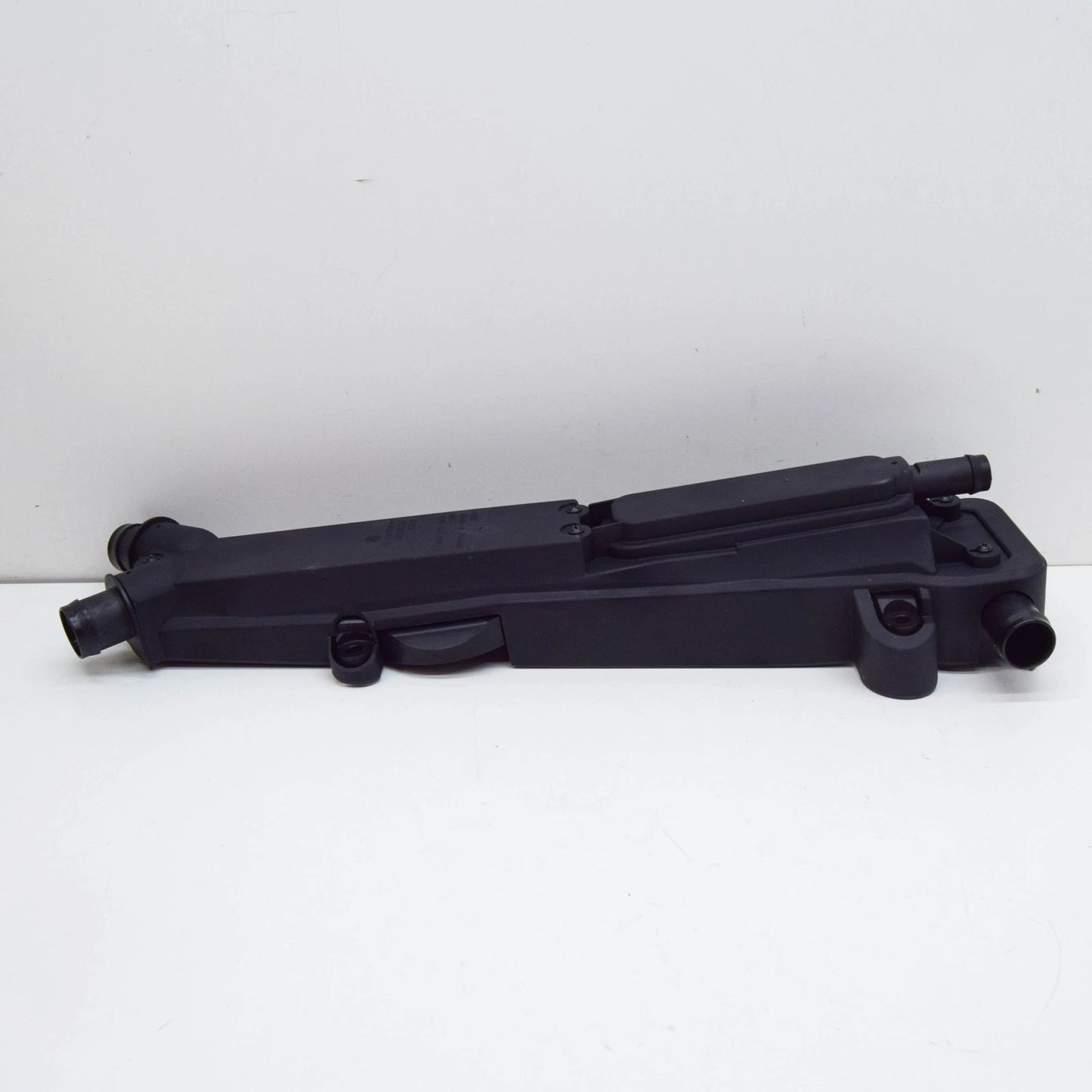 NEW AUDI A8 4H RIGHT ENGINE OIL SEPARATOR 07P103464F ORIGINAL