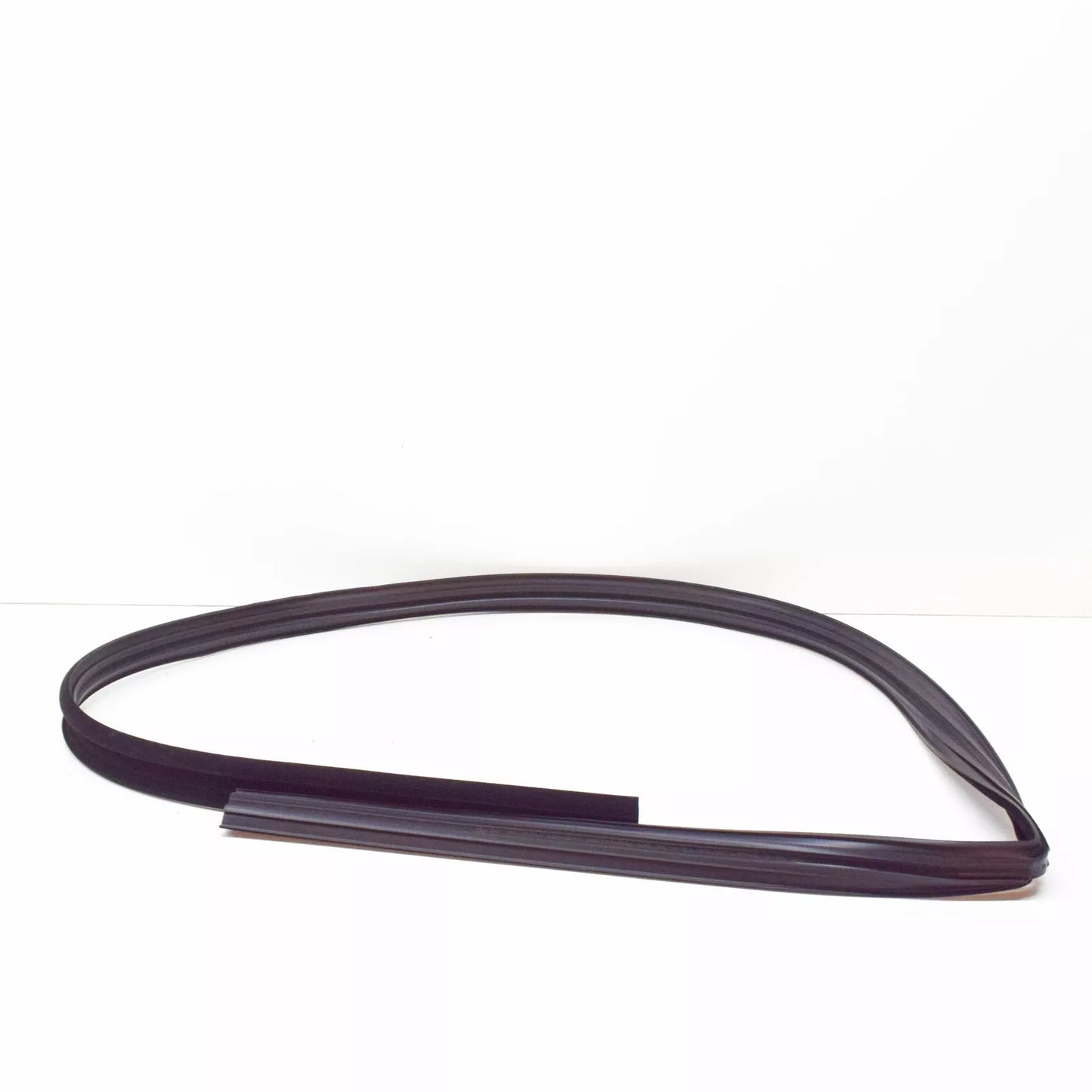 NEW MB E W124 FRONT LEFT DOOR WINDOW RUN SEALING A1247250725 ORIGINAL