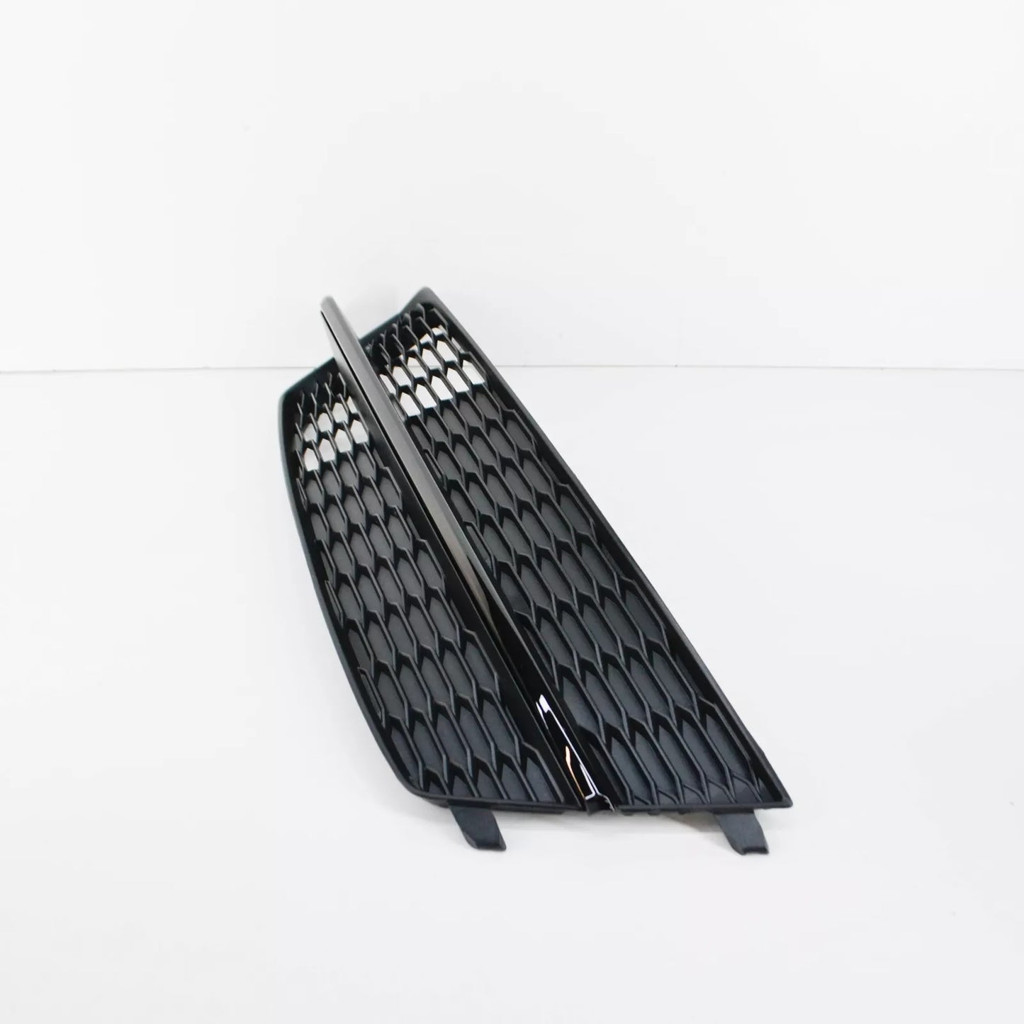 NEW AUDI A6 C7 FRONT BUMPER RIGHT AIR GUIDE GRILLE 4G0807648BBMT ORIGINAL